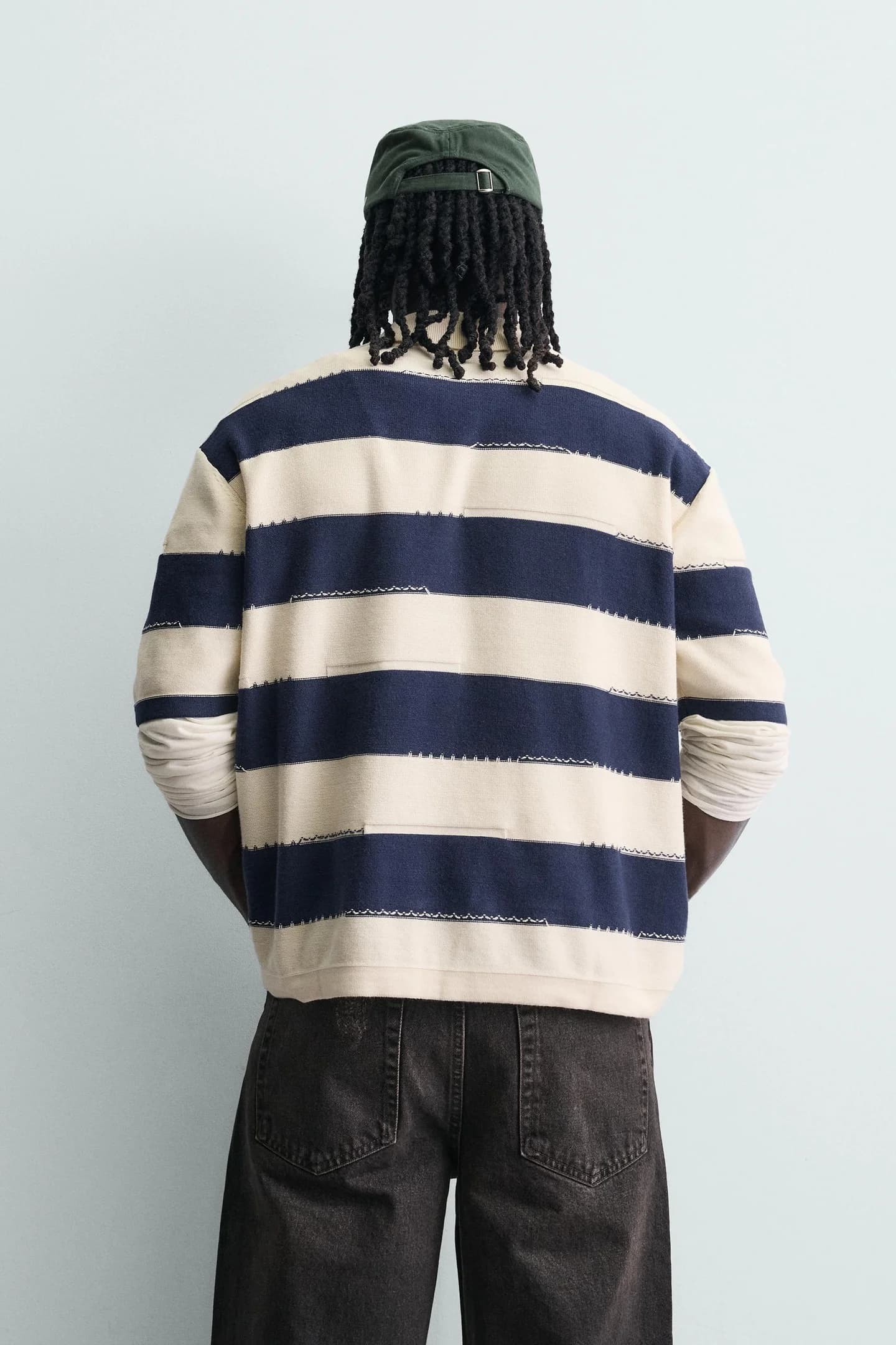 ТРИКОТАЖНАЯ ФУТБОЛКА ПОЛО С НЕПРАВИЛЬНЫМИ ПОЛОСАМИ - фото 2