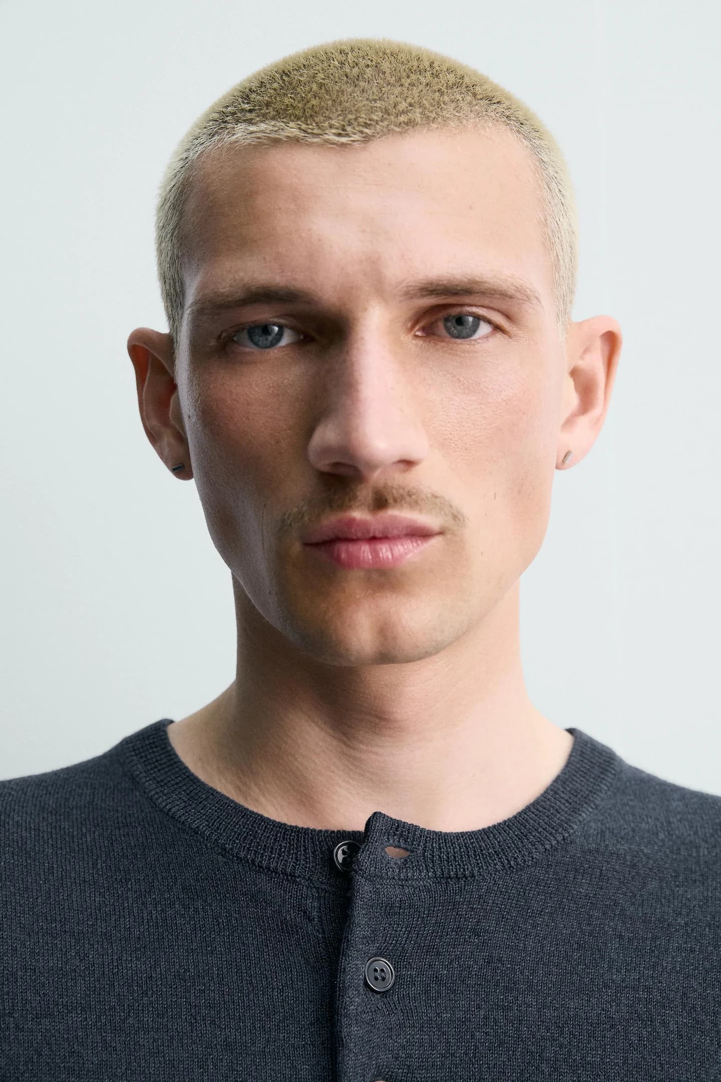 СВИТЕР ИЗ ЛЬНА И ШЕРСТИ НА ПУГОВИЦАХ НА ШЕЕ - фото 2