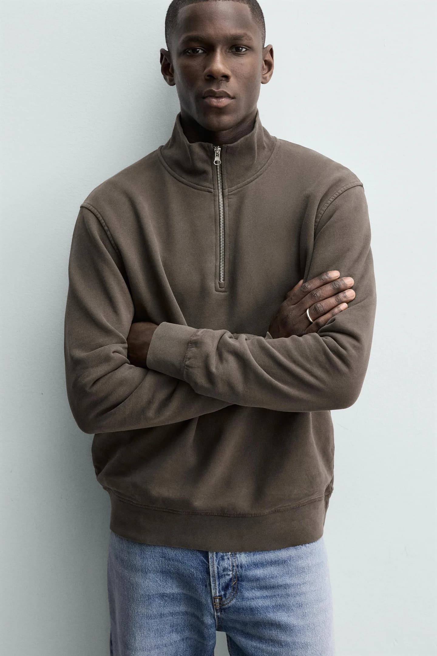 СВИТШОТ С ЭФФЕКТОМ СТИРКИ НА МОЛНИИ