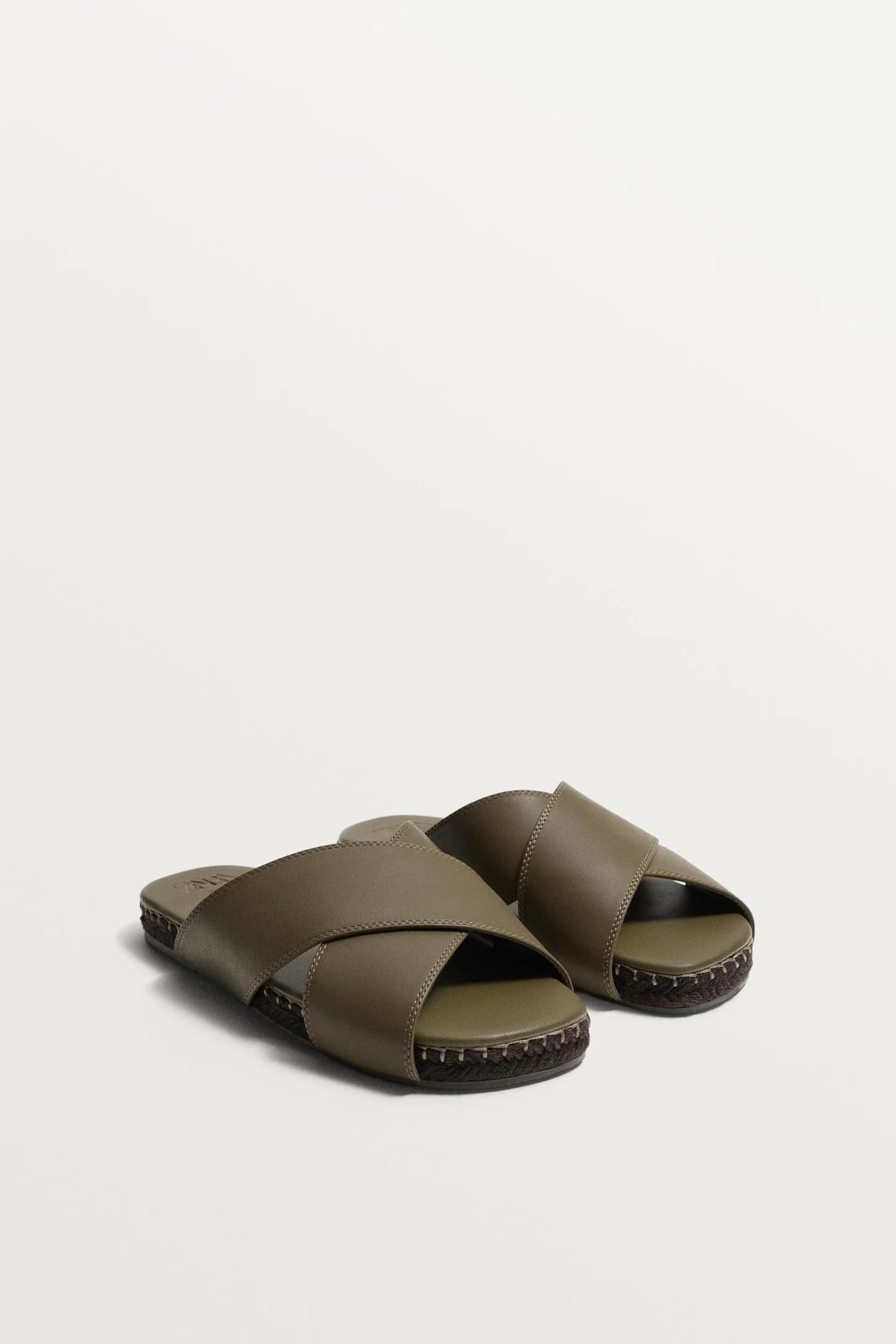 КОЖАНЫЕ САНДАЛИИ НА ПЕРЕСЕЧЕННЫХ РЕМЕНКАХ - фото 2