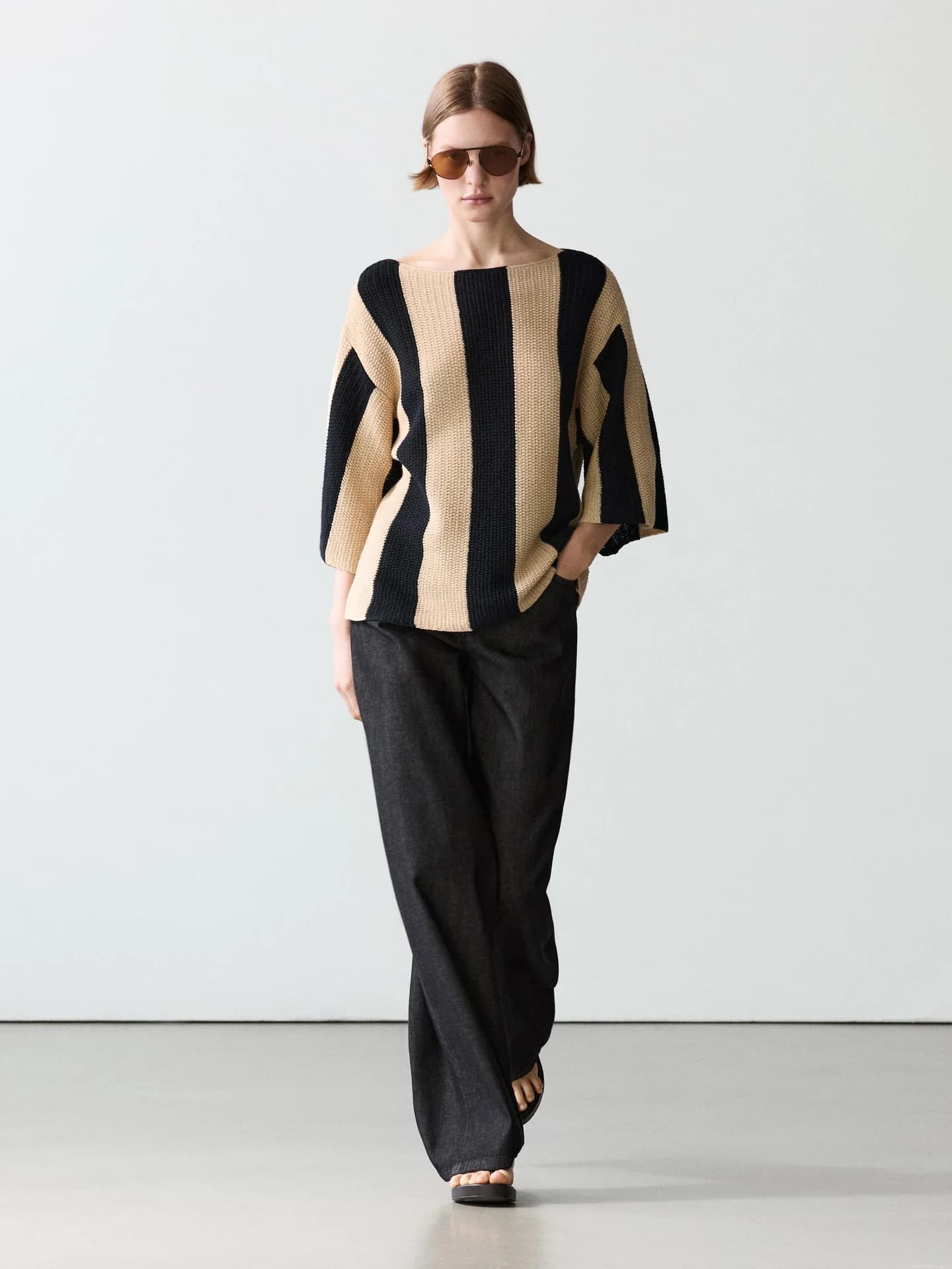 Вязаный свитер с полосками и хлопком - фото 2