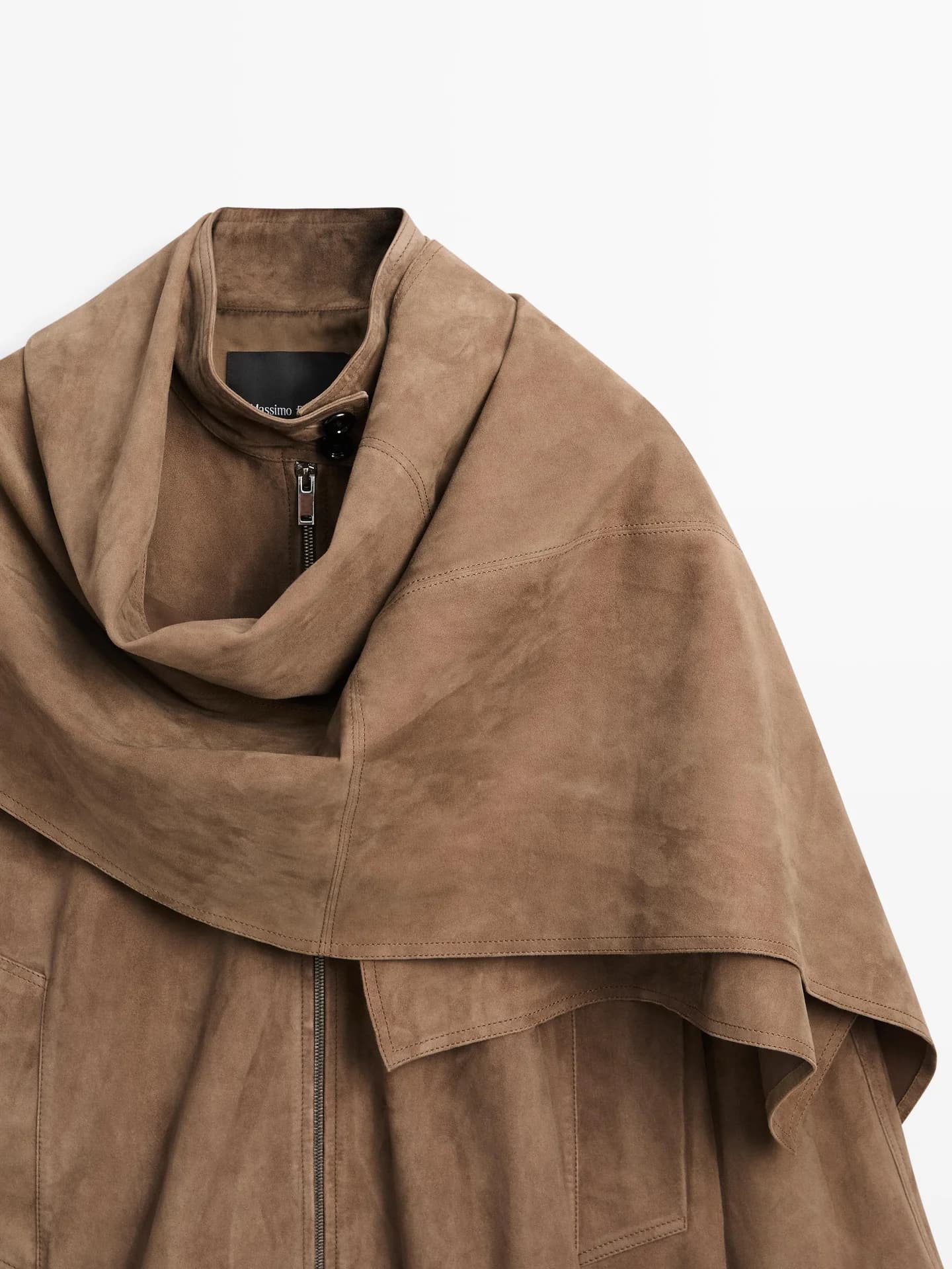 Замшевый кожаный бомбер с шарфом - фото 6