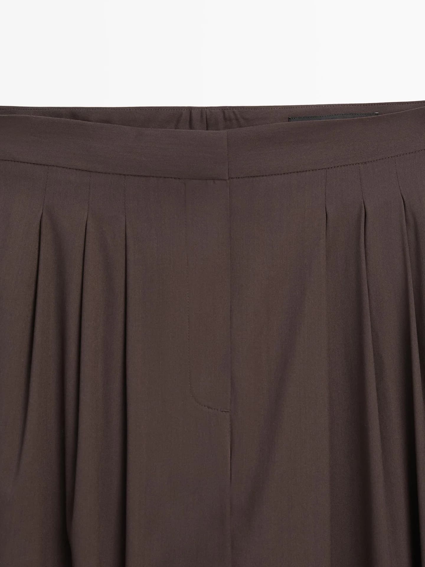 Брюки с широкими штанинами, складками и разрезами по бокам. - фото 9