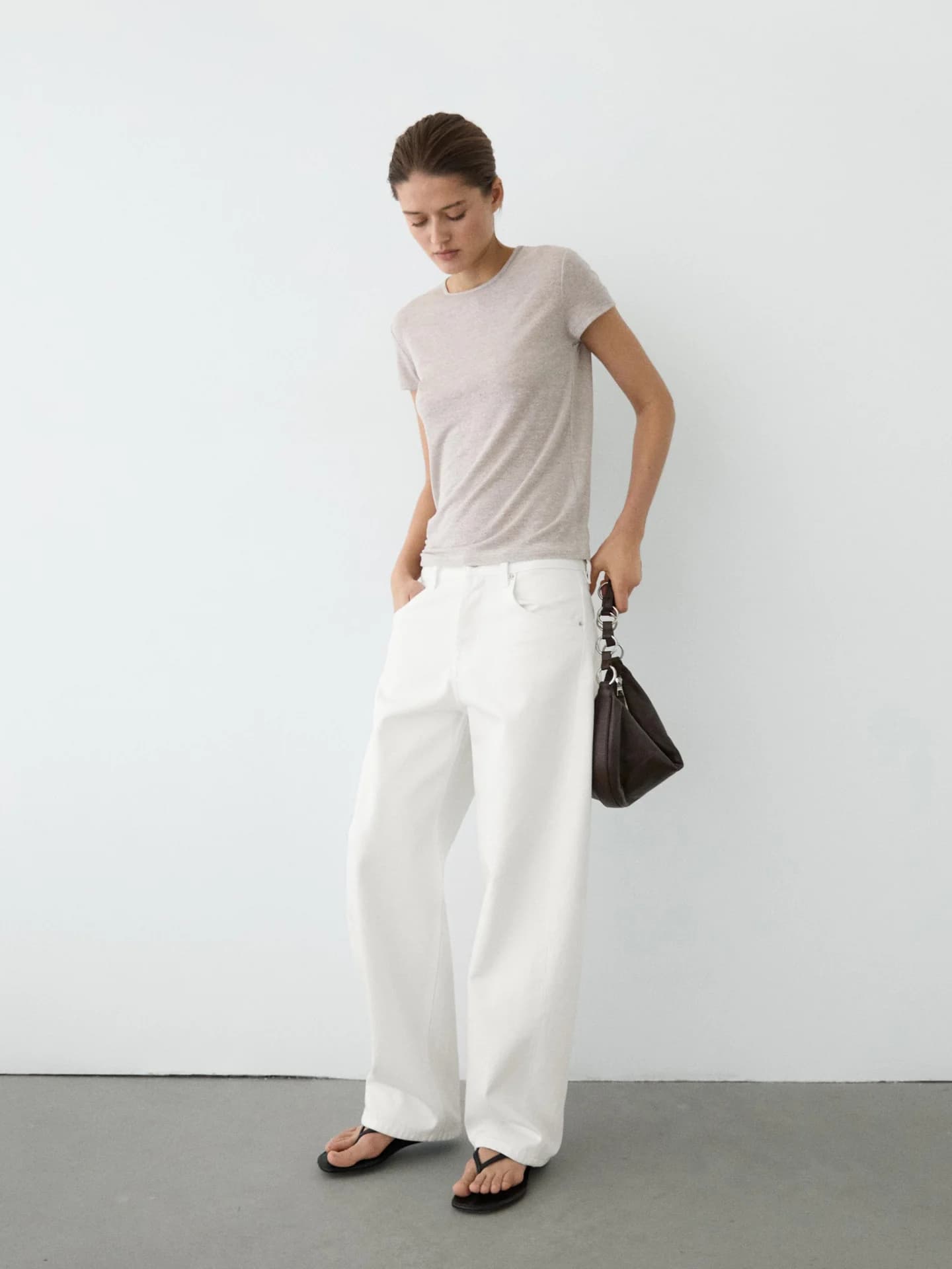 Футболка с короткими рукавами и блестящей деталью - фото 19