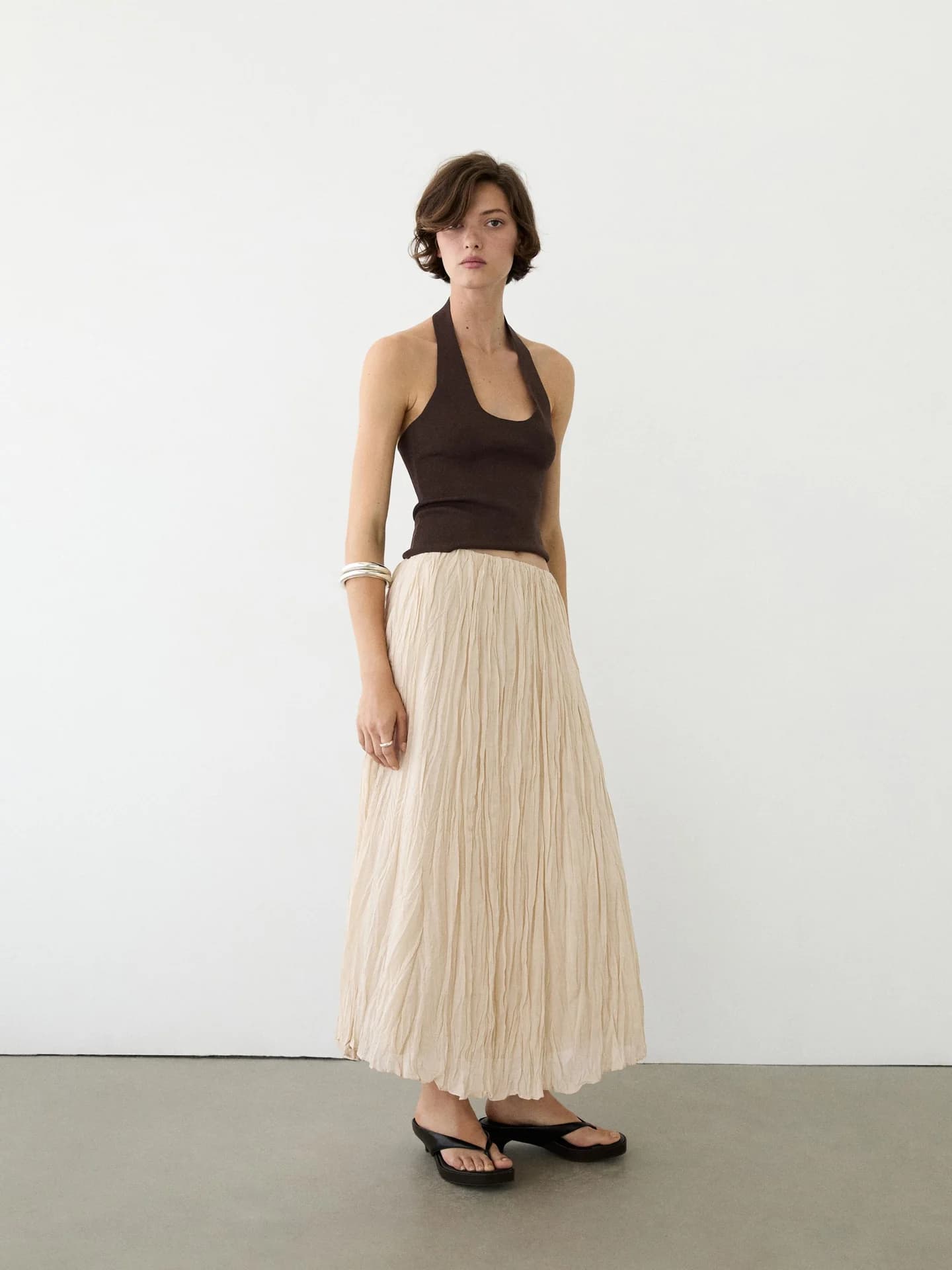 Свободная юбка миди со плиссированными деталями - фото 9