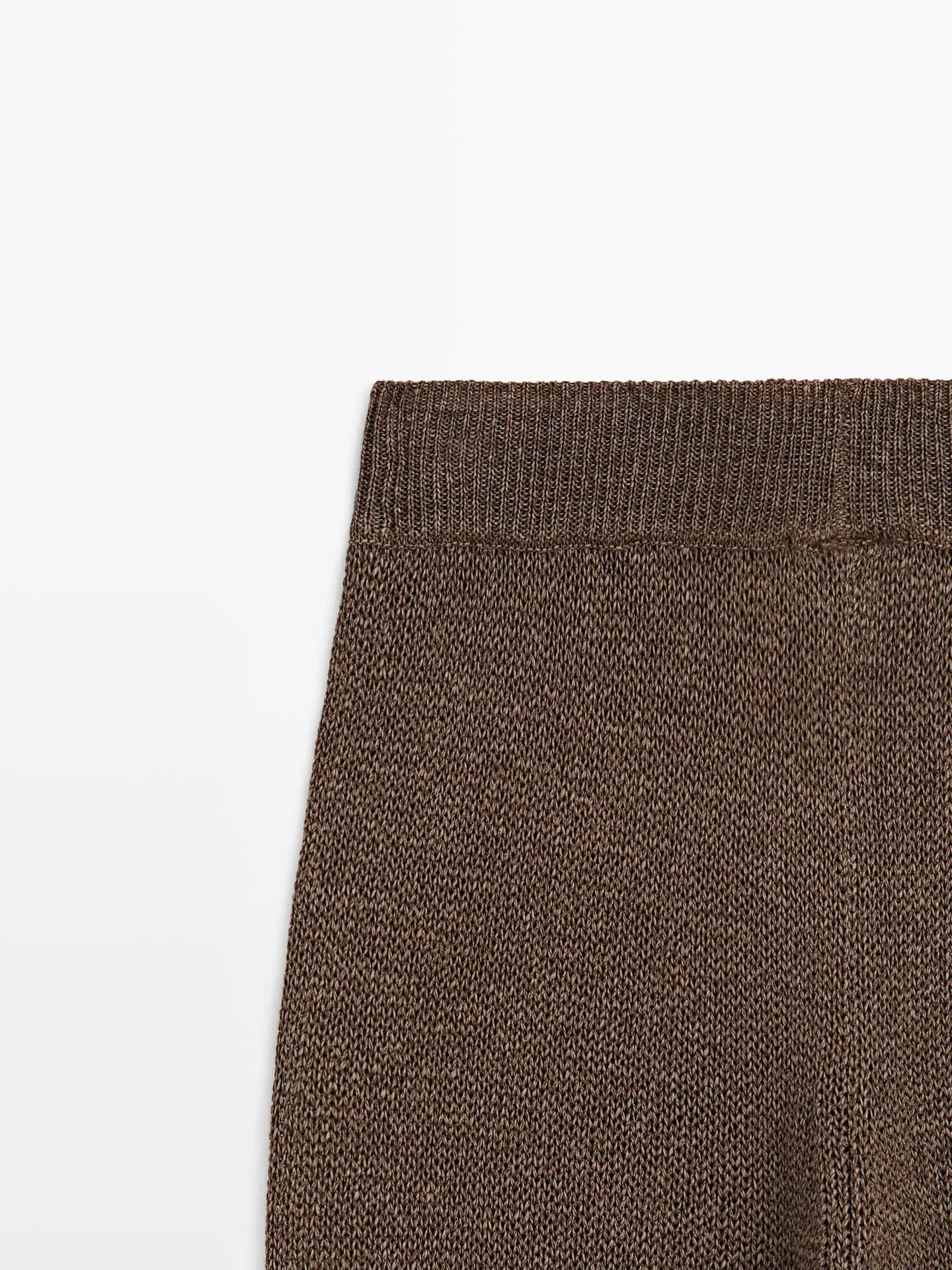 Трикотажные брюки объемного кроя для создания целостного образа. - фото 8