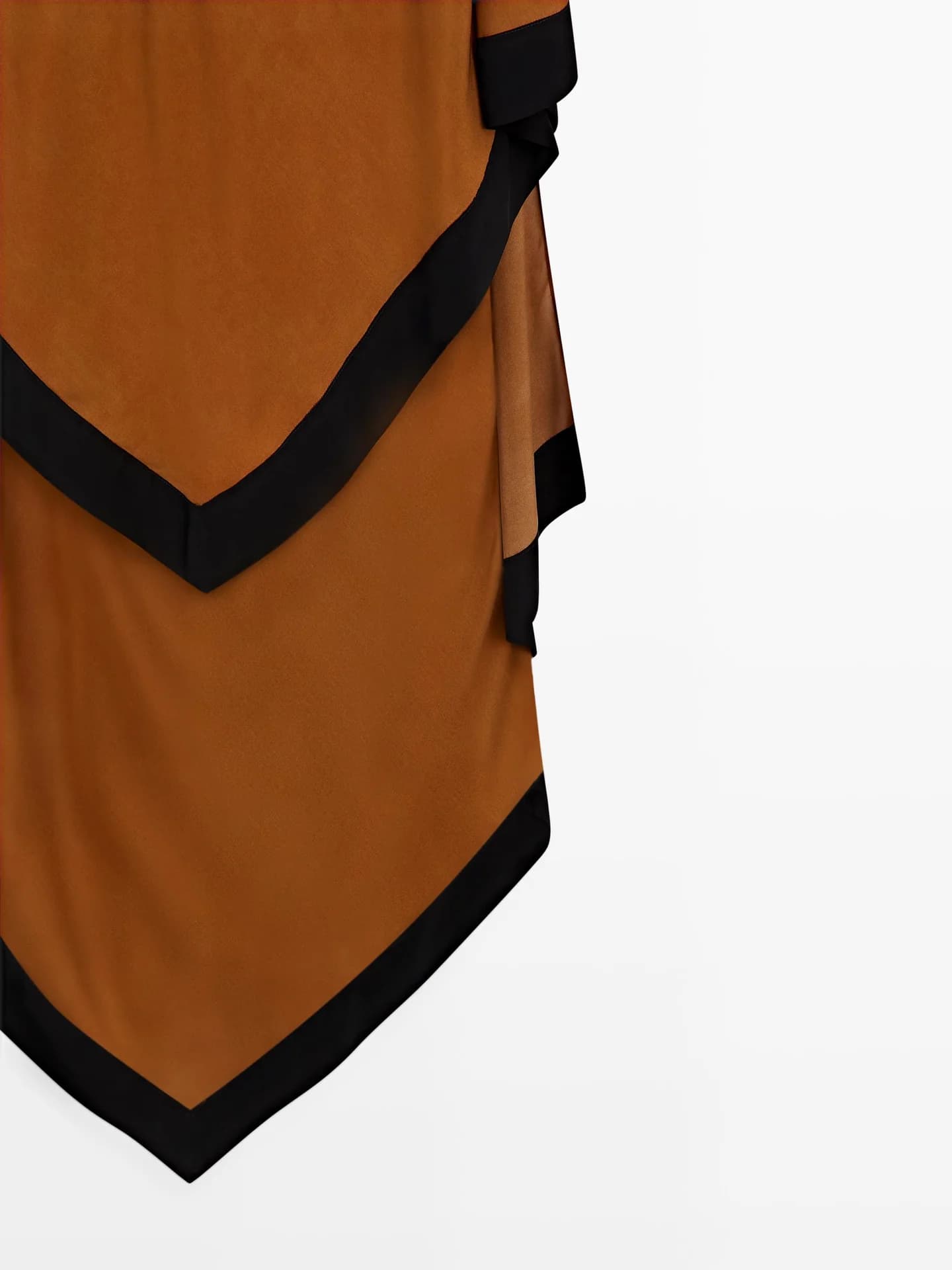 Платье средней длины с контрастными слоями - фото 3