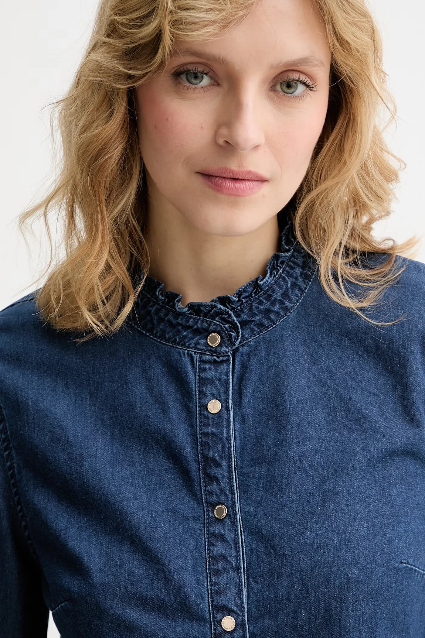 Женская джинсовая рубашка - фото 4