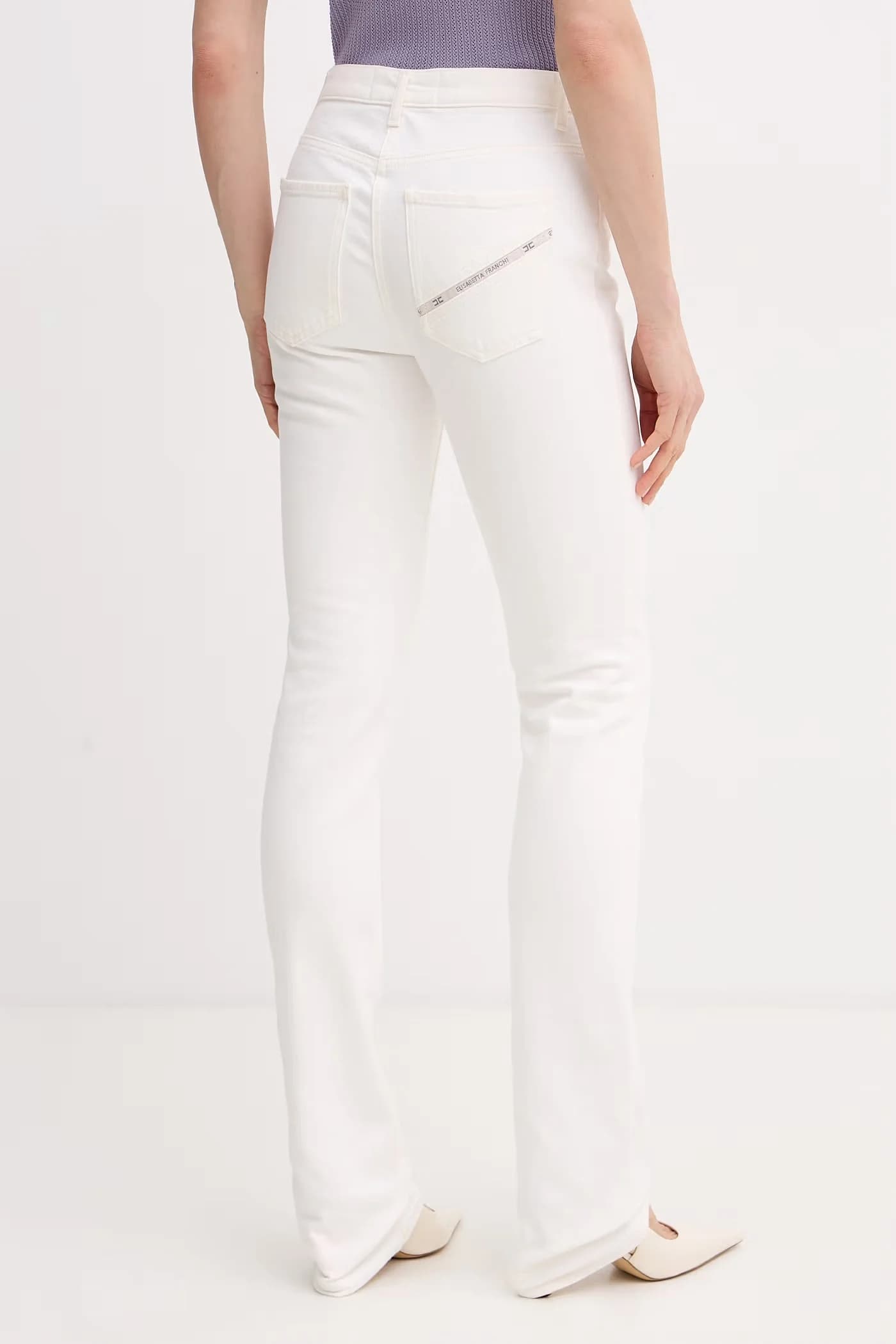 Женские джинсы-клеш - фото 3