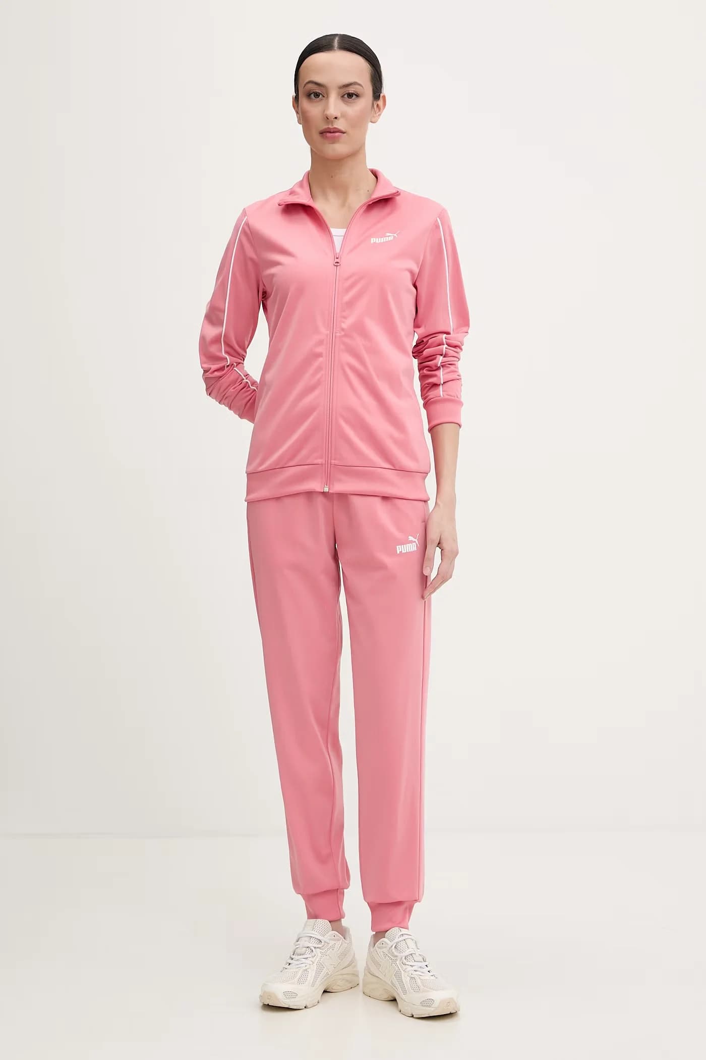 Женский спортивный костюм из полиэстера