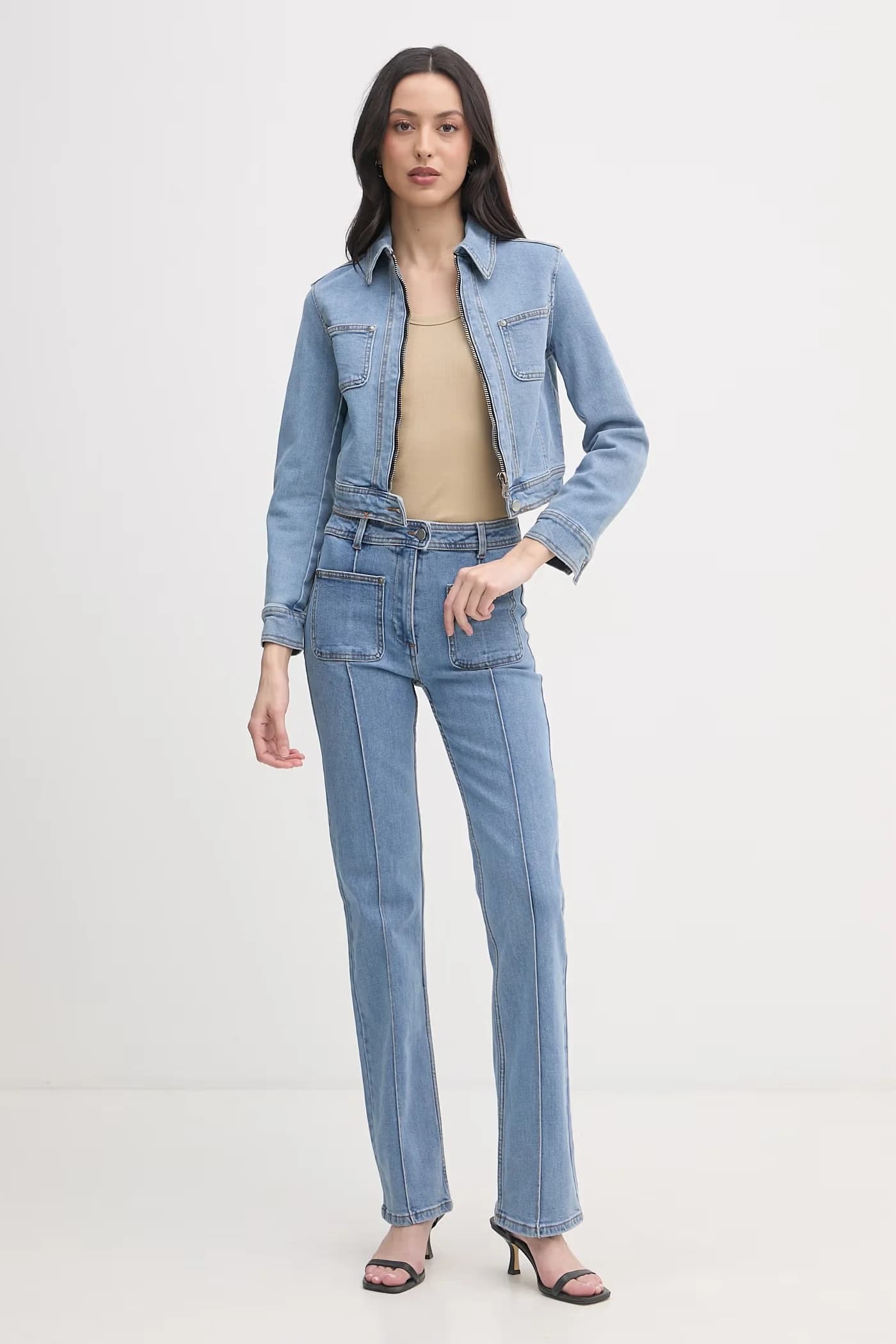 Женская джинсовая куртка из хлопка с эластаном - фото 2