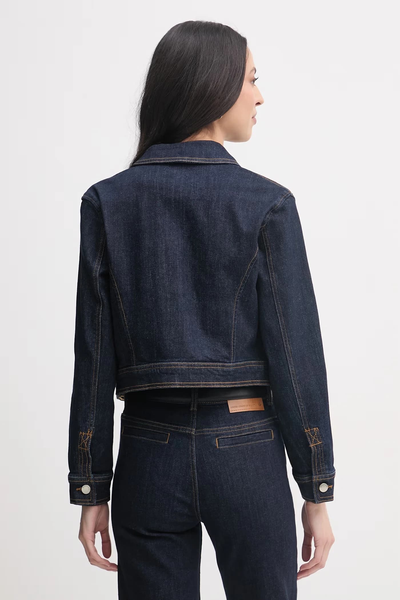 Женская джинсовая куртка из хлопка с эластаном - фото 3