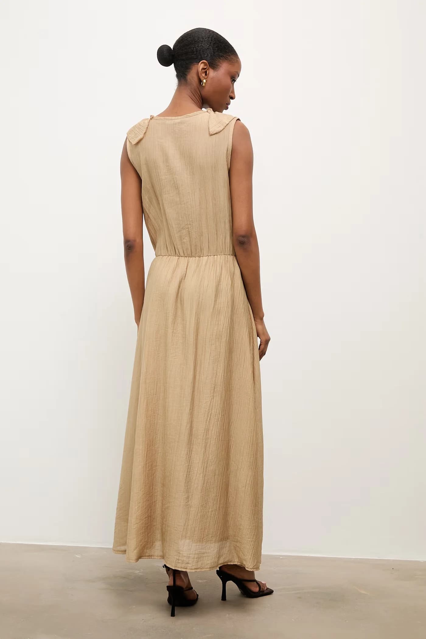 Летнее платье с лиоцеллом - фото 3