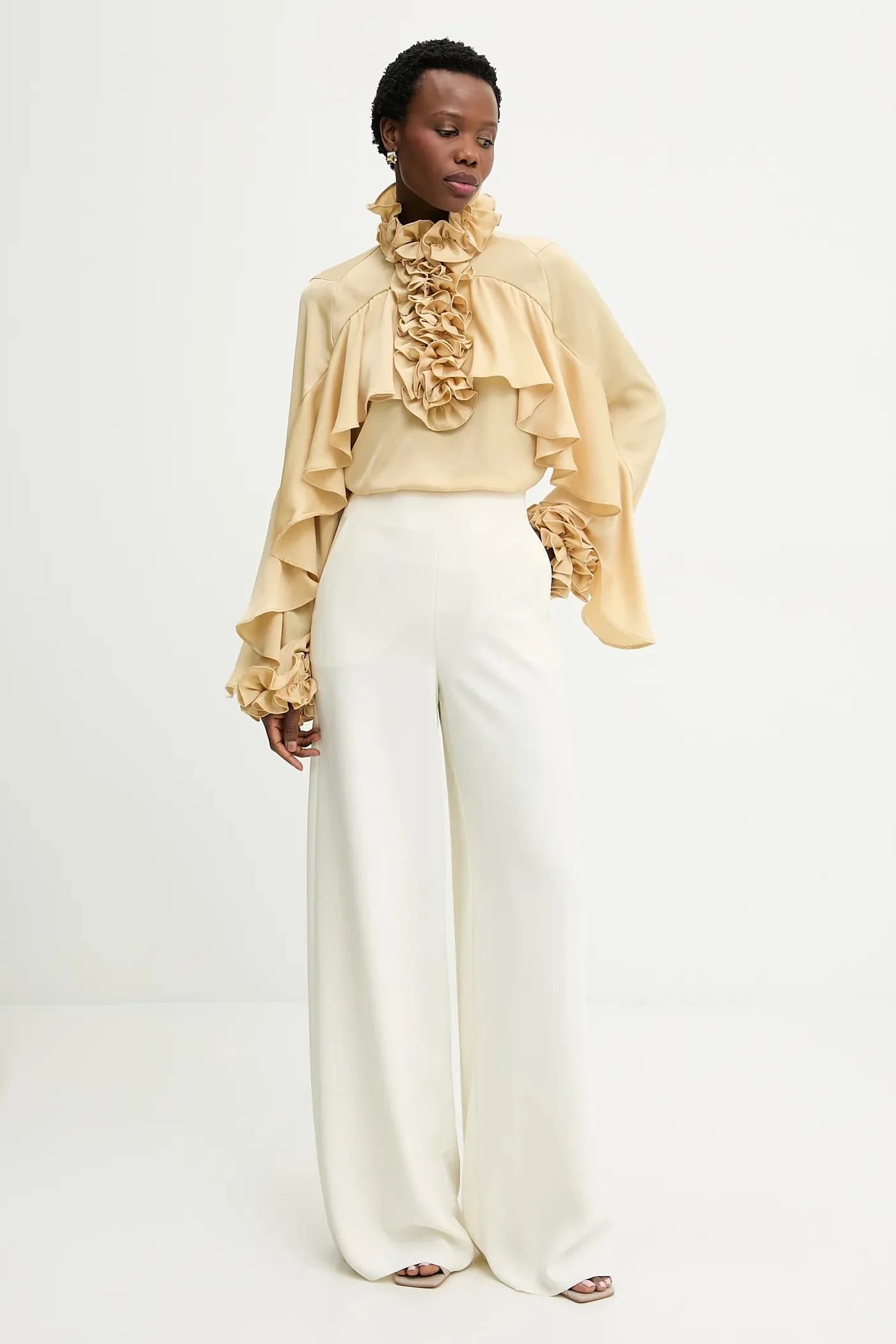 Женская вискозная блузка с рюшами