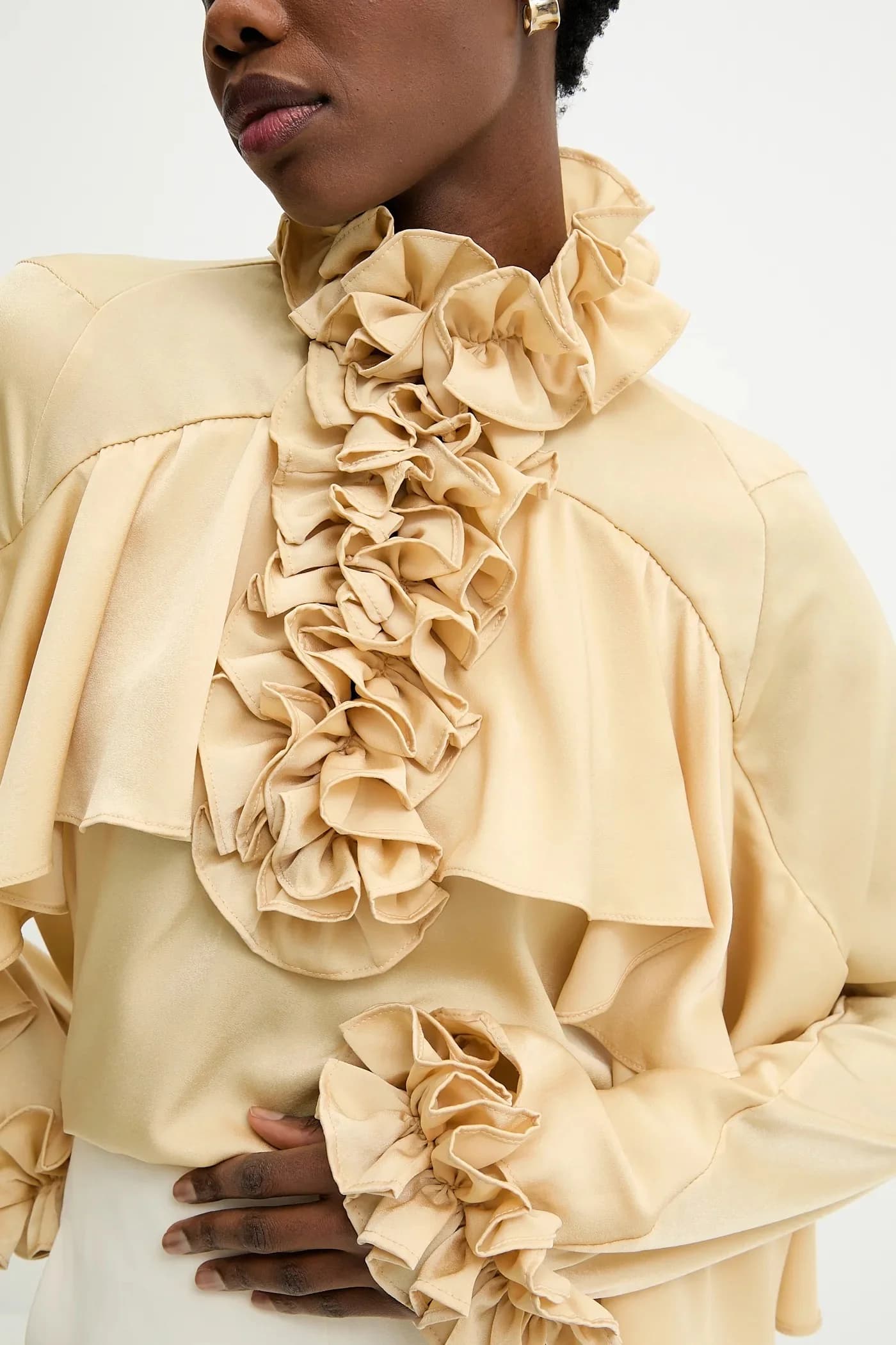 Женская вискозная блузка с рюшами - фото 6