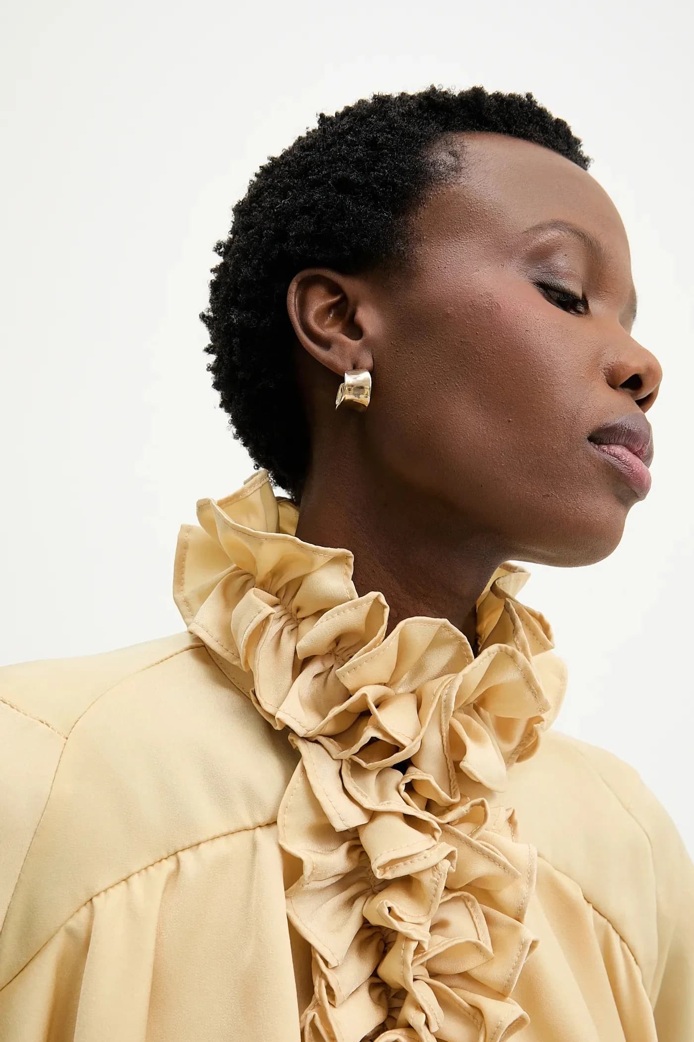 Женская вискозная блузка с рюшами - фото 7