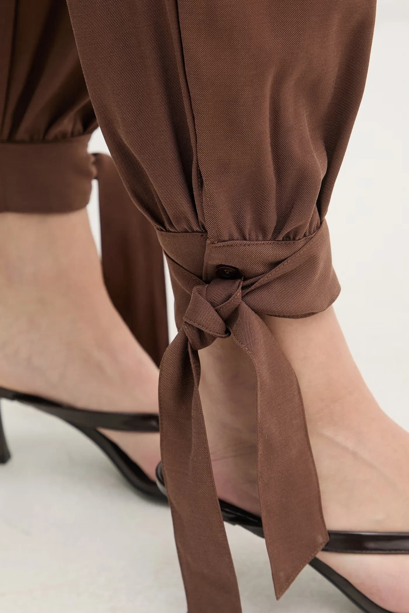 Женские брюки карго из вискозы - фото 4