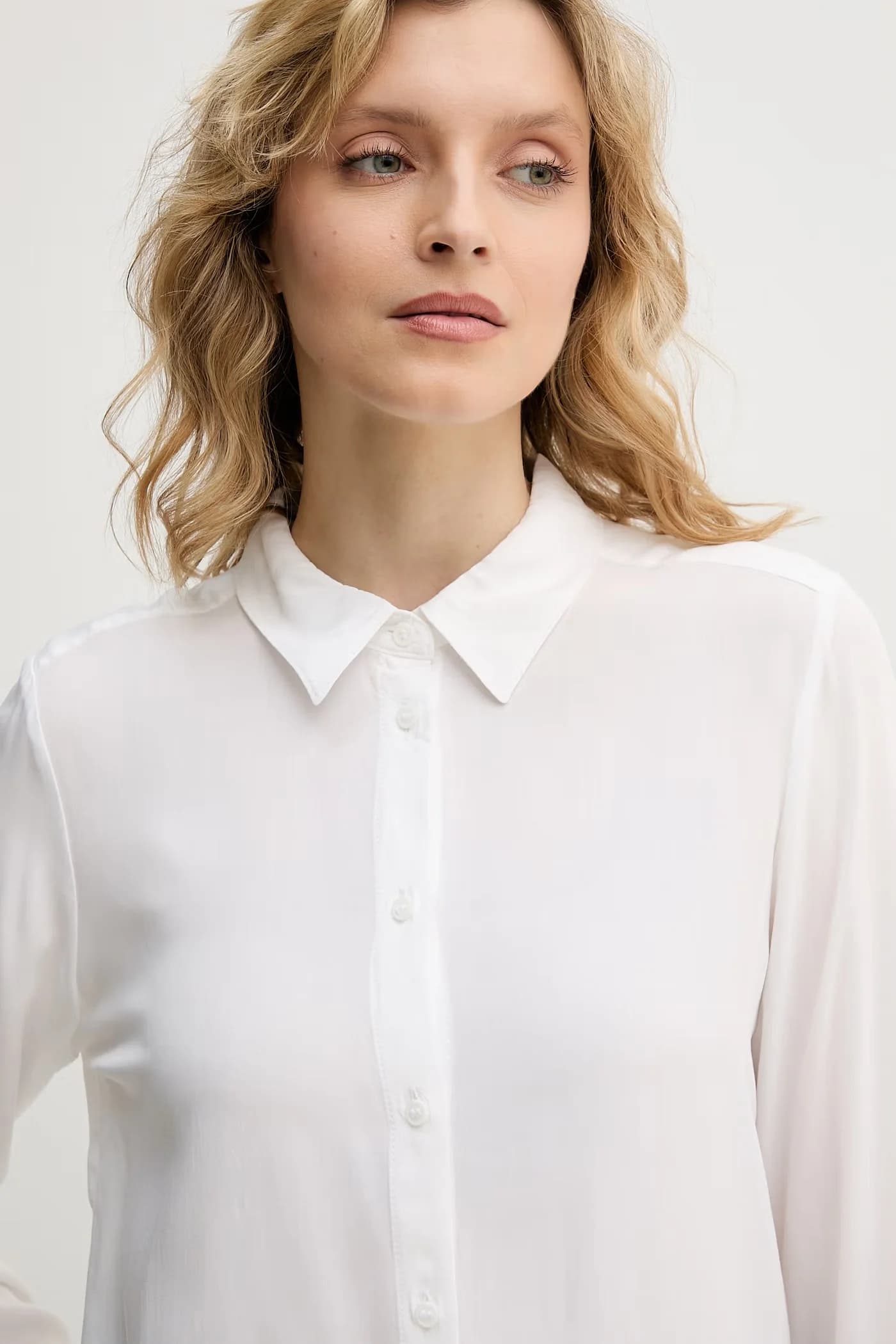 Женская рубашка из вискозы - фото 4