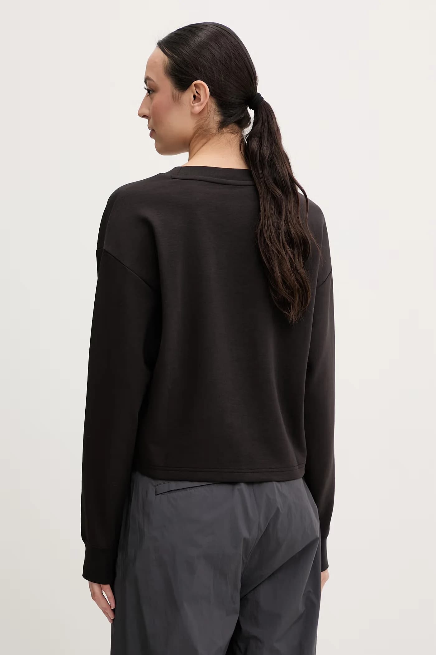 Женский хлопковый свитшот Essentials с приподнятым верхом - фото 3