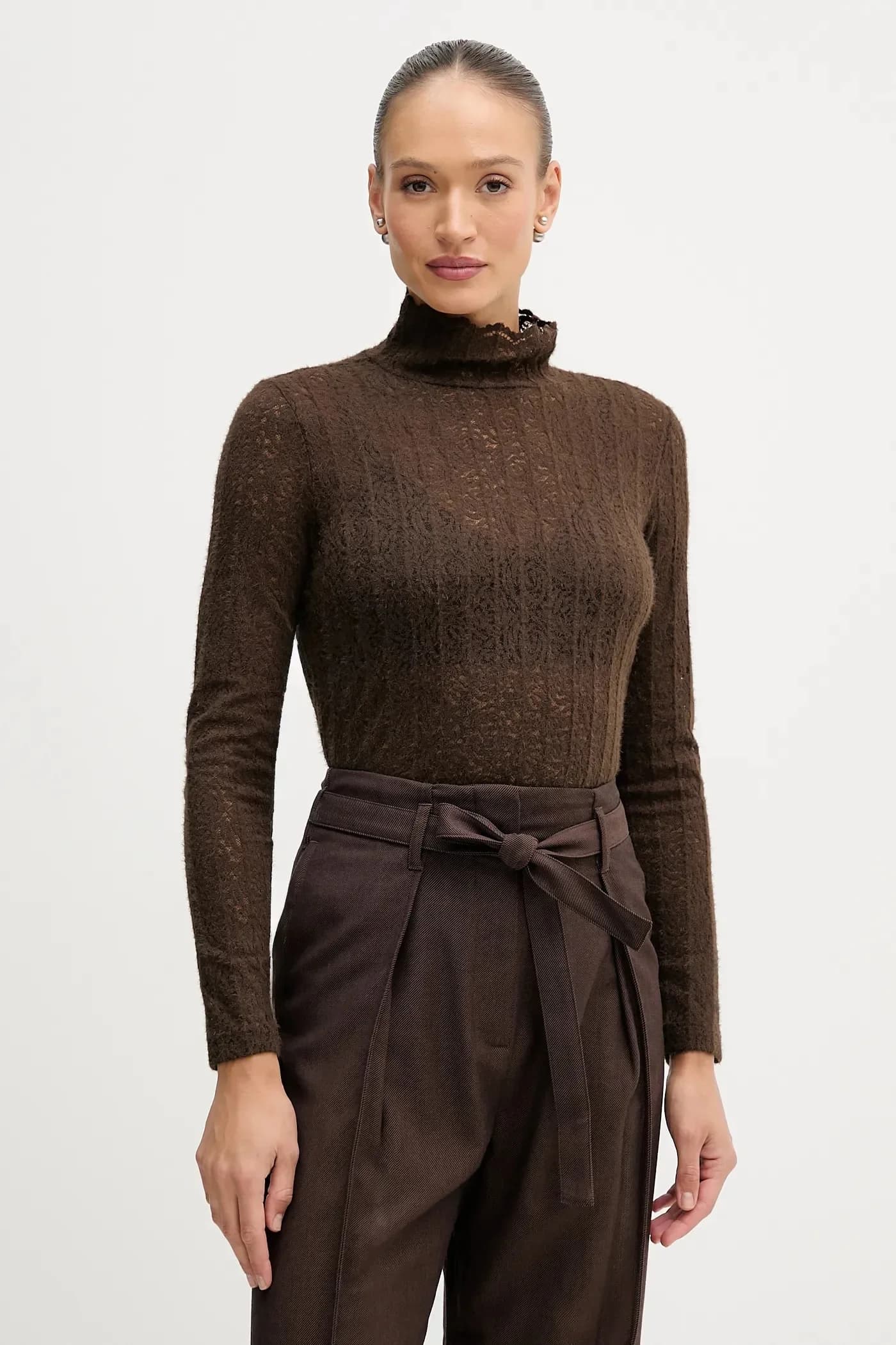 Свитер коричневый женская