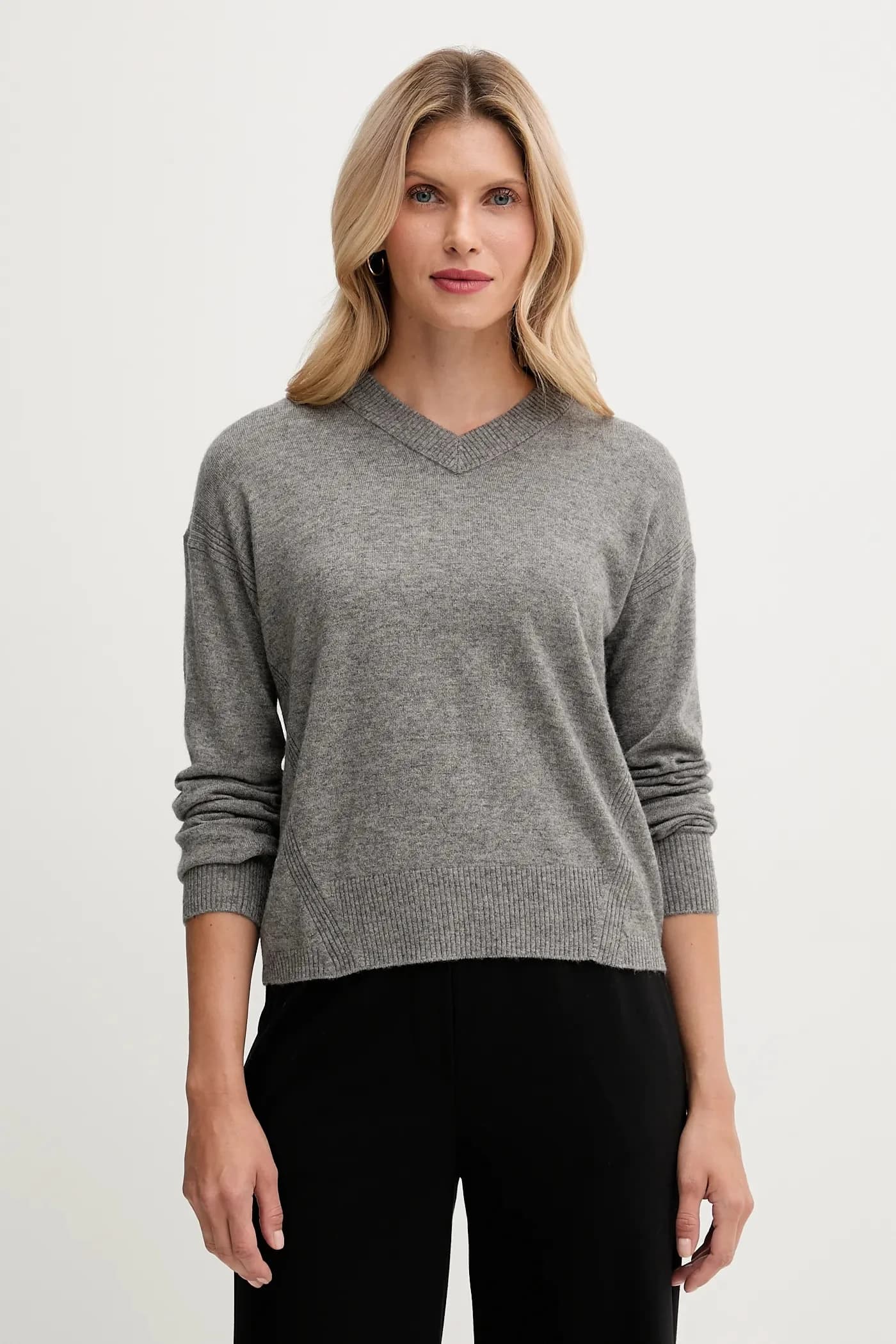 Свитер из смесовой шерсти серый женская