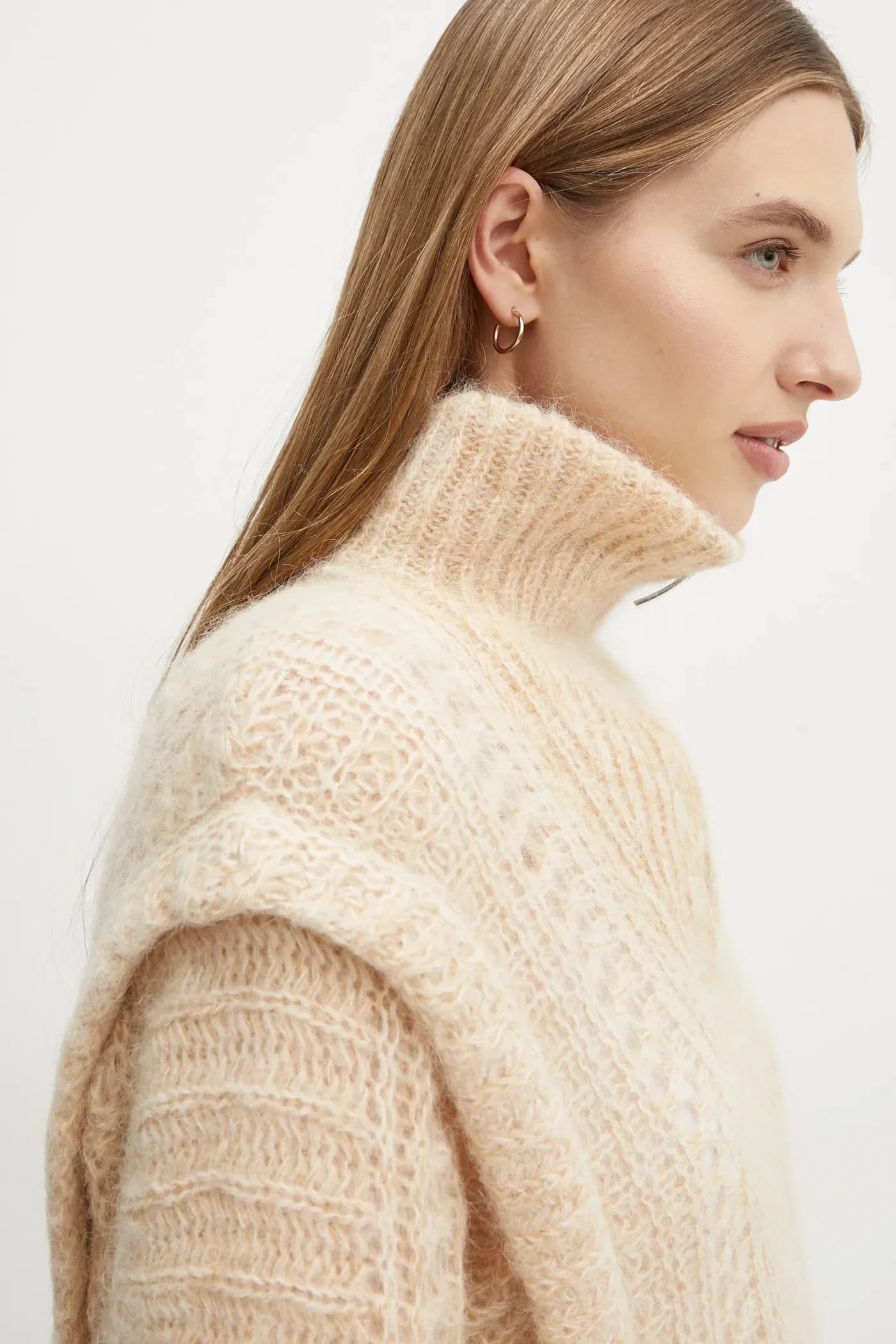 Шерстяной свитер бежевый женская - фото 5