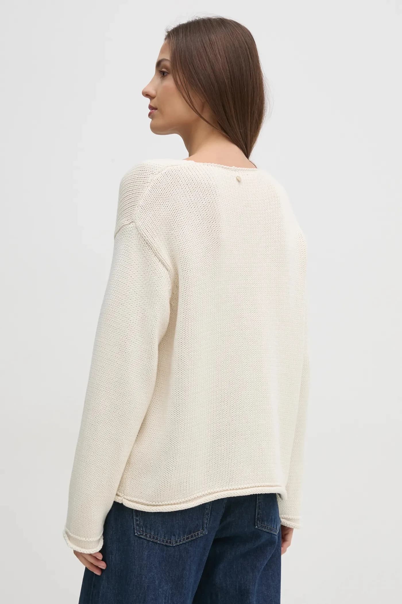 Хлопковый свитер бежевый женская - фото 3