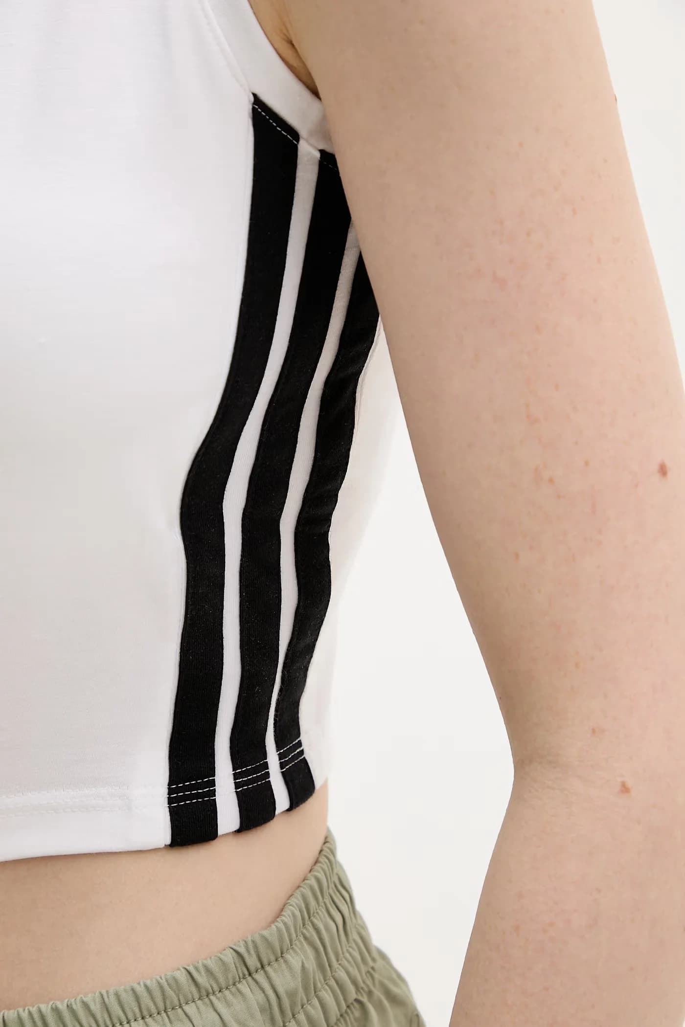 Женский укороченный топ Essentials из хлопка с эластаном - фото 5