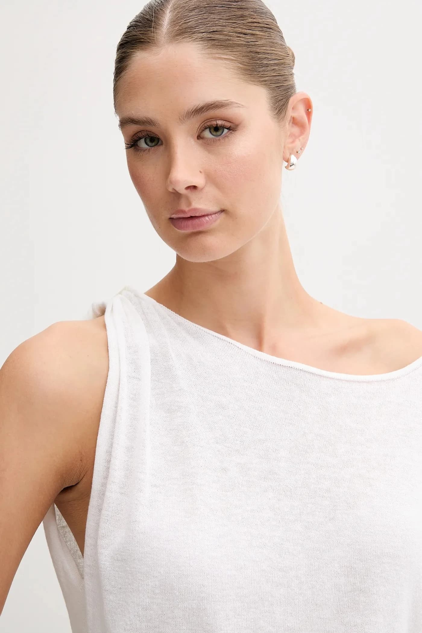 футболка бежевая для женщин - фото 4