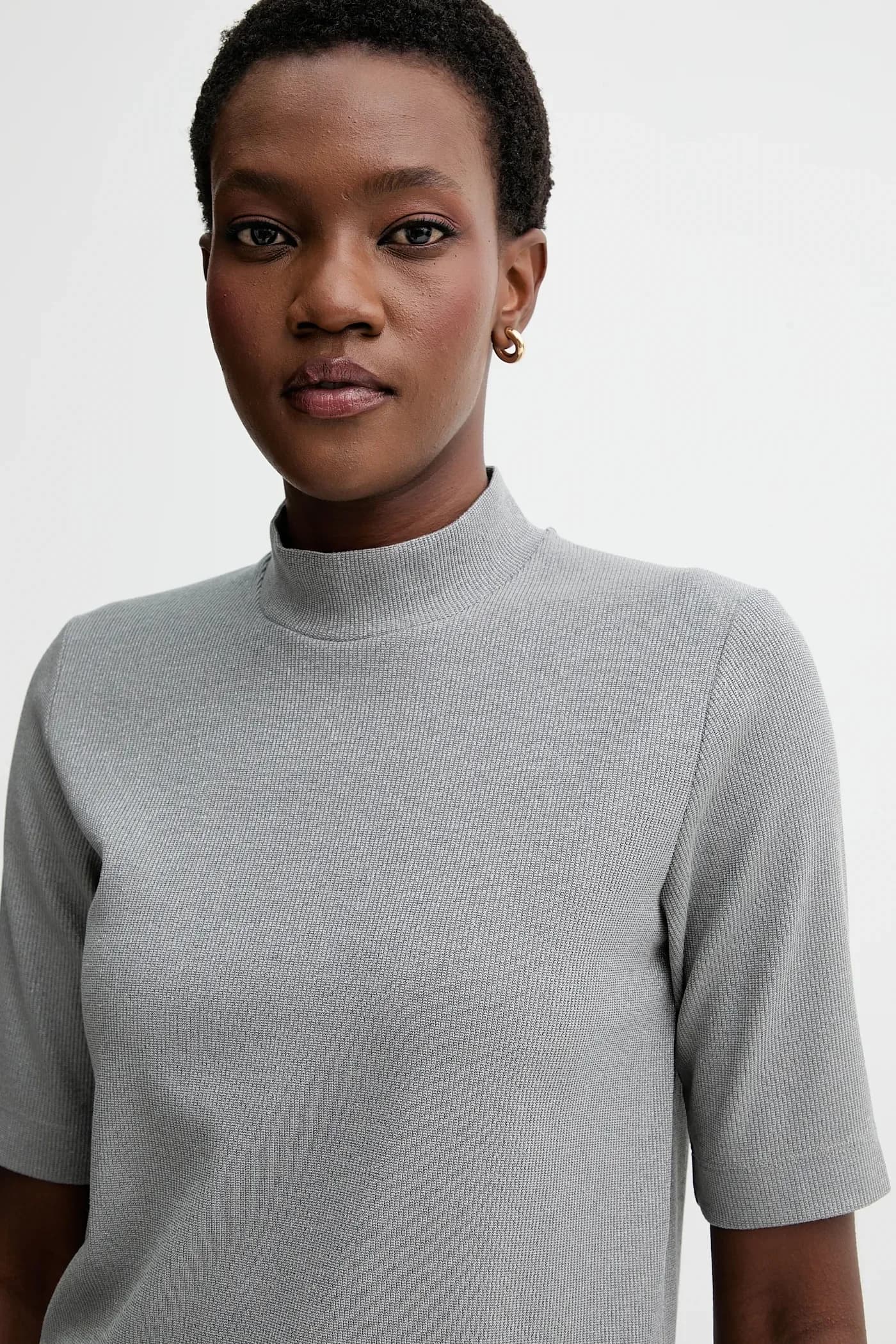 футболка серая для женщин - фото 4