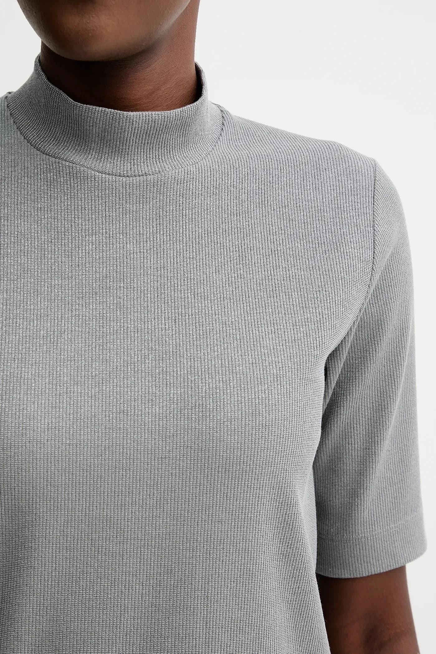 футболка серая для женщин - фото 5