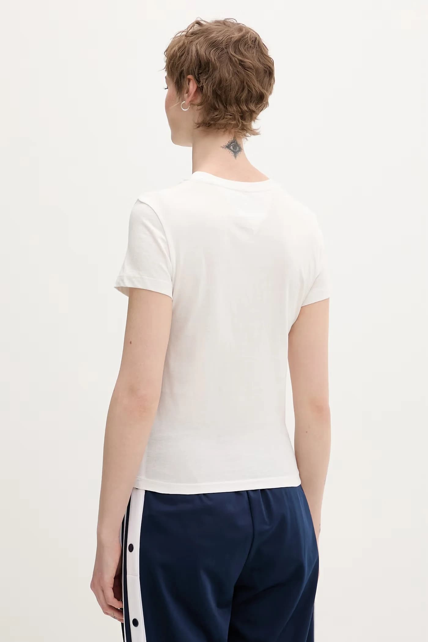 Базовая женская хлопковая футболка белая для женщин - фото 3