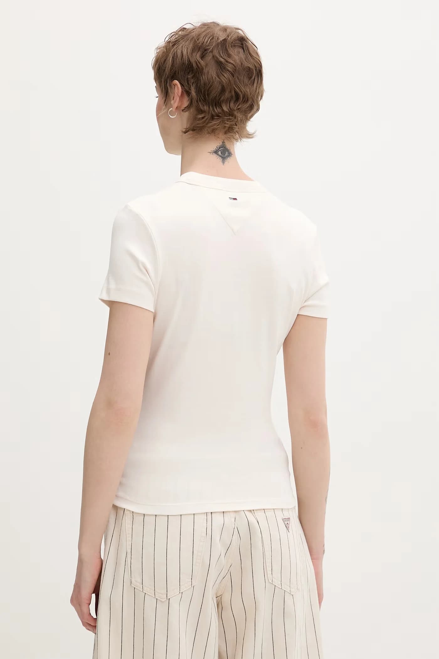 Базовая женская хлопковая футболка бежевая для женщин - фото 3