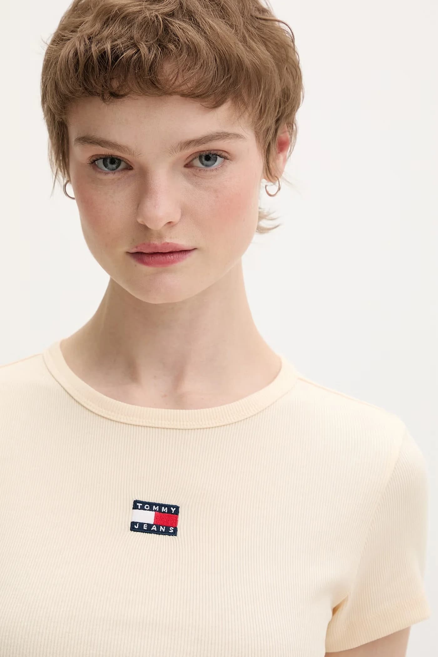 Женская хлопковая футболка с эластаном бежевая для женщин - фото 4