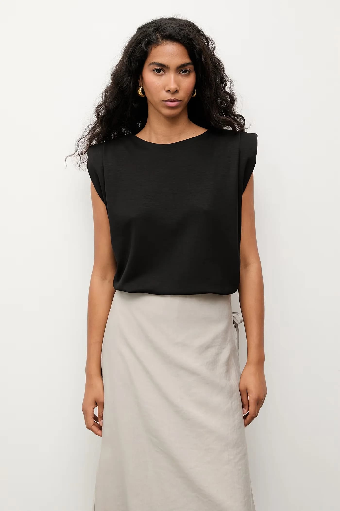 Женская футболка из вискозы черная для женщин