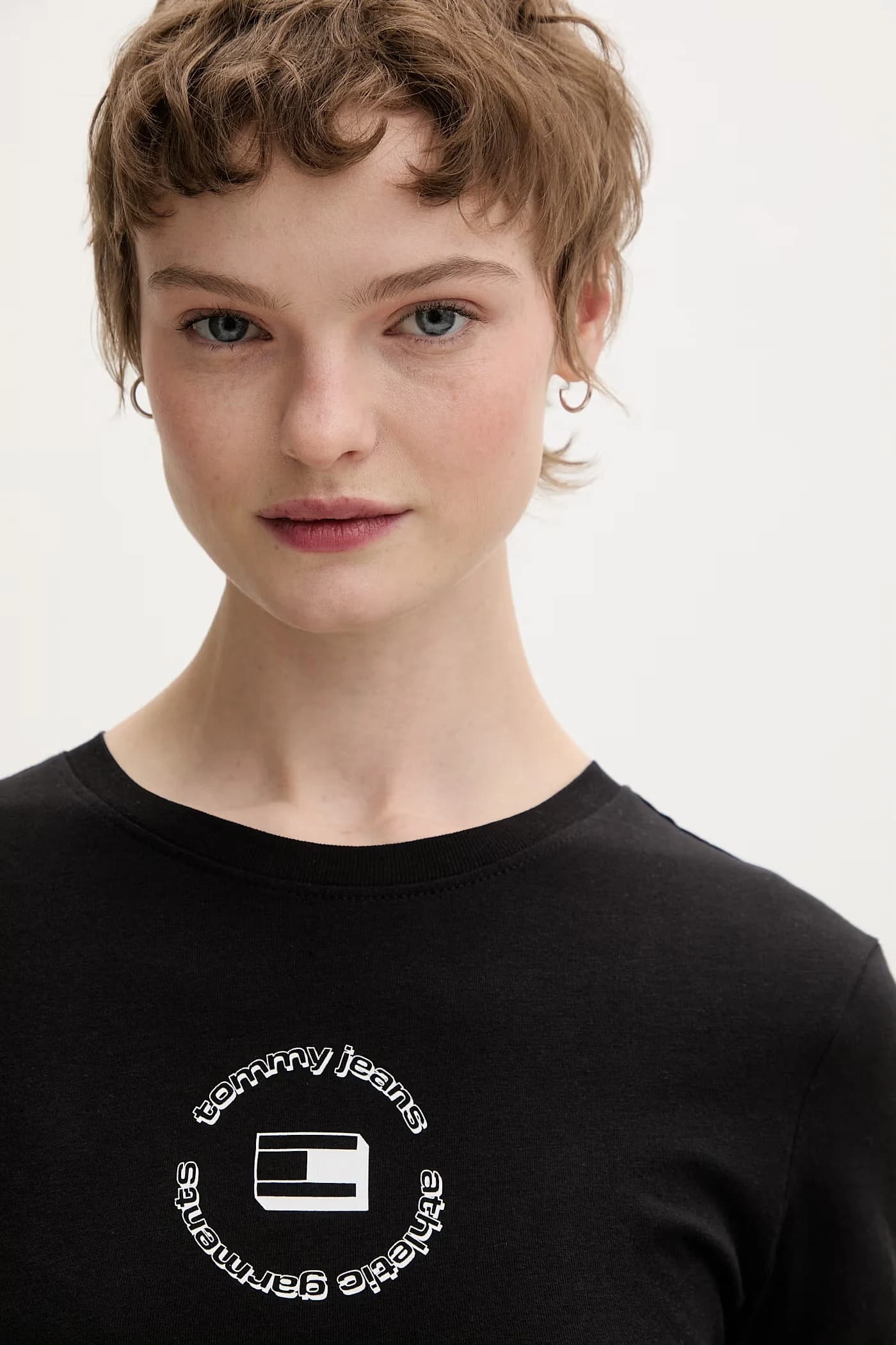 Базовая женская хлопковая футболка черная для женщин - фото 4