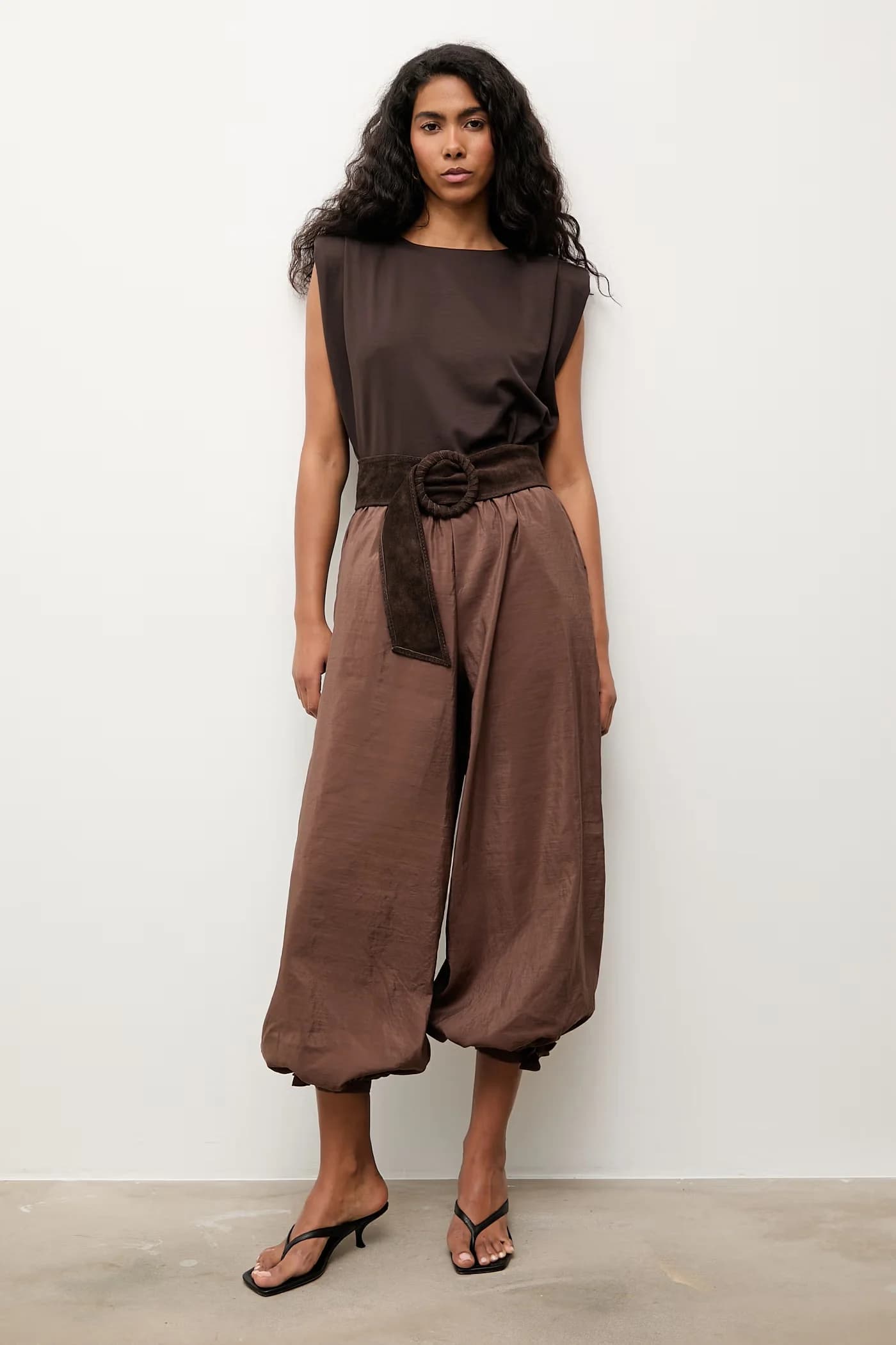 Женская футболка из вискозы коричневая для женщин - фото 2