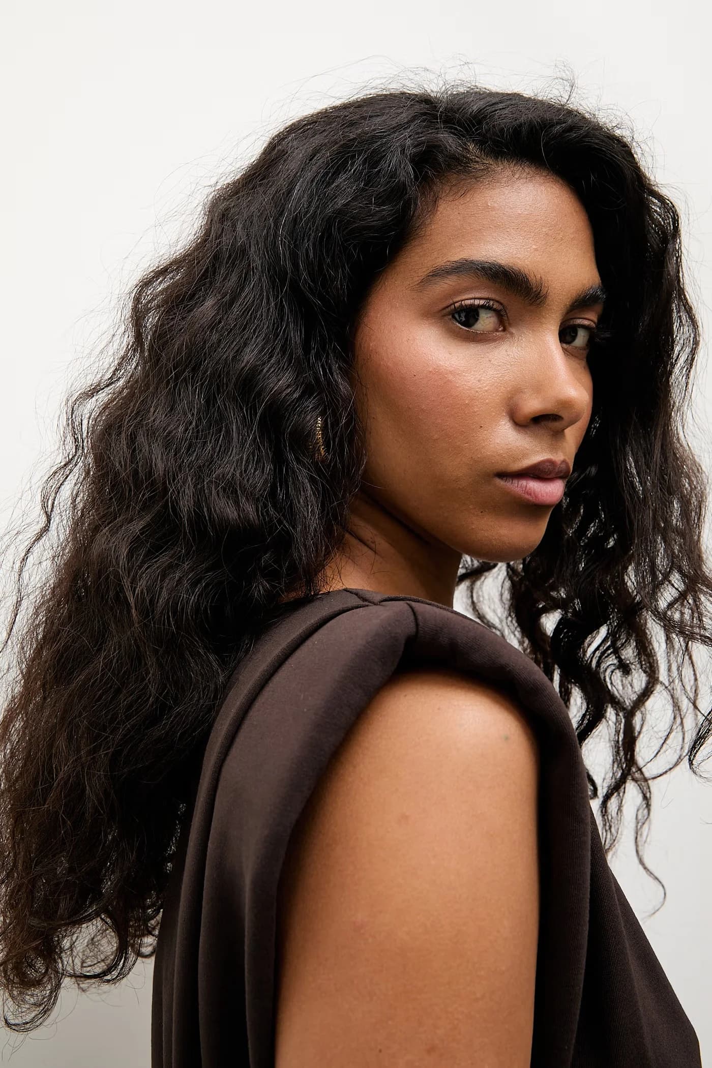 Женская футболка из вискозы коричневая для женщин - фото 5