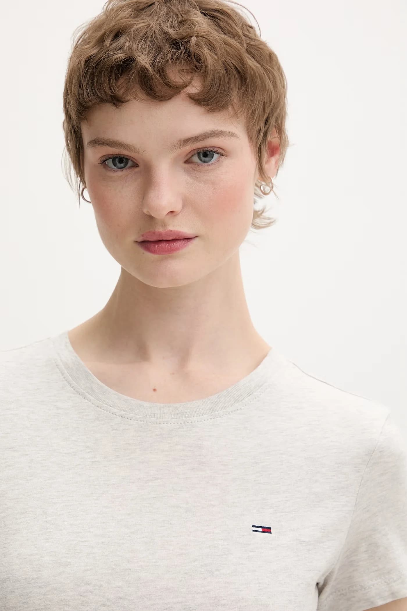 Базовая женская хлопковая футболка серая для женщин - фото 4