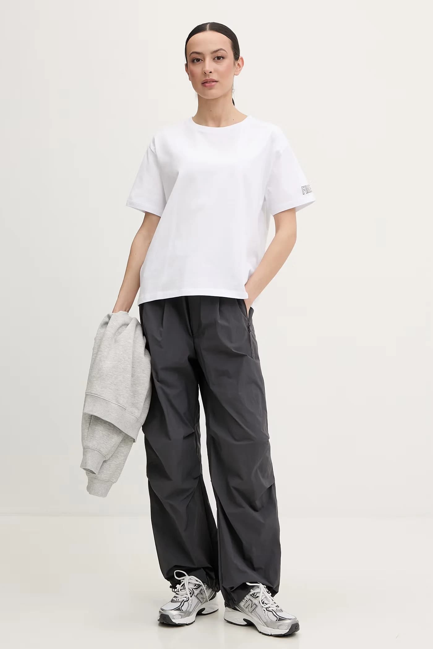 Базовая женская хлопковая футболка CARA - фото 2