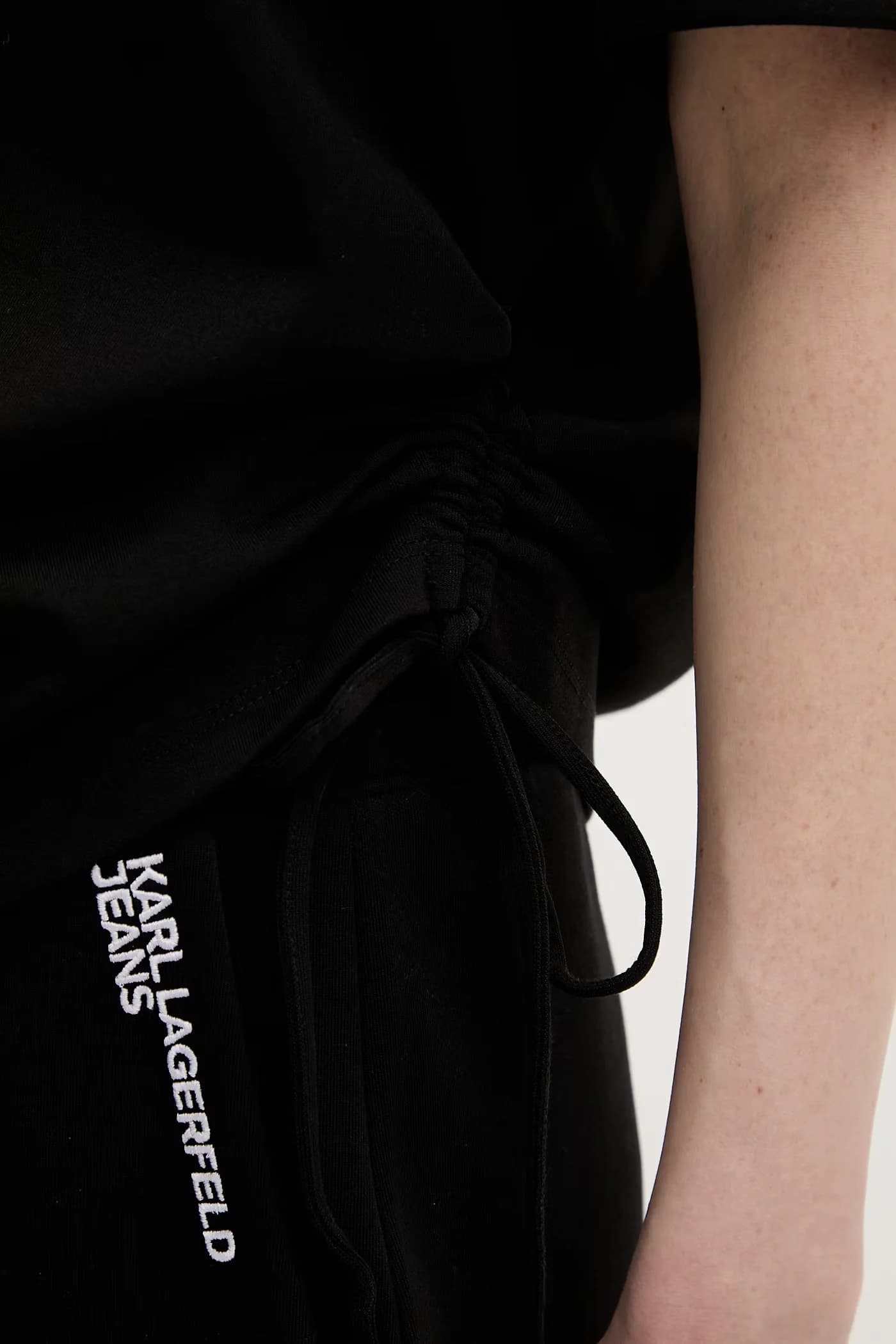 Женская футболка черная для женщин - фото 5