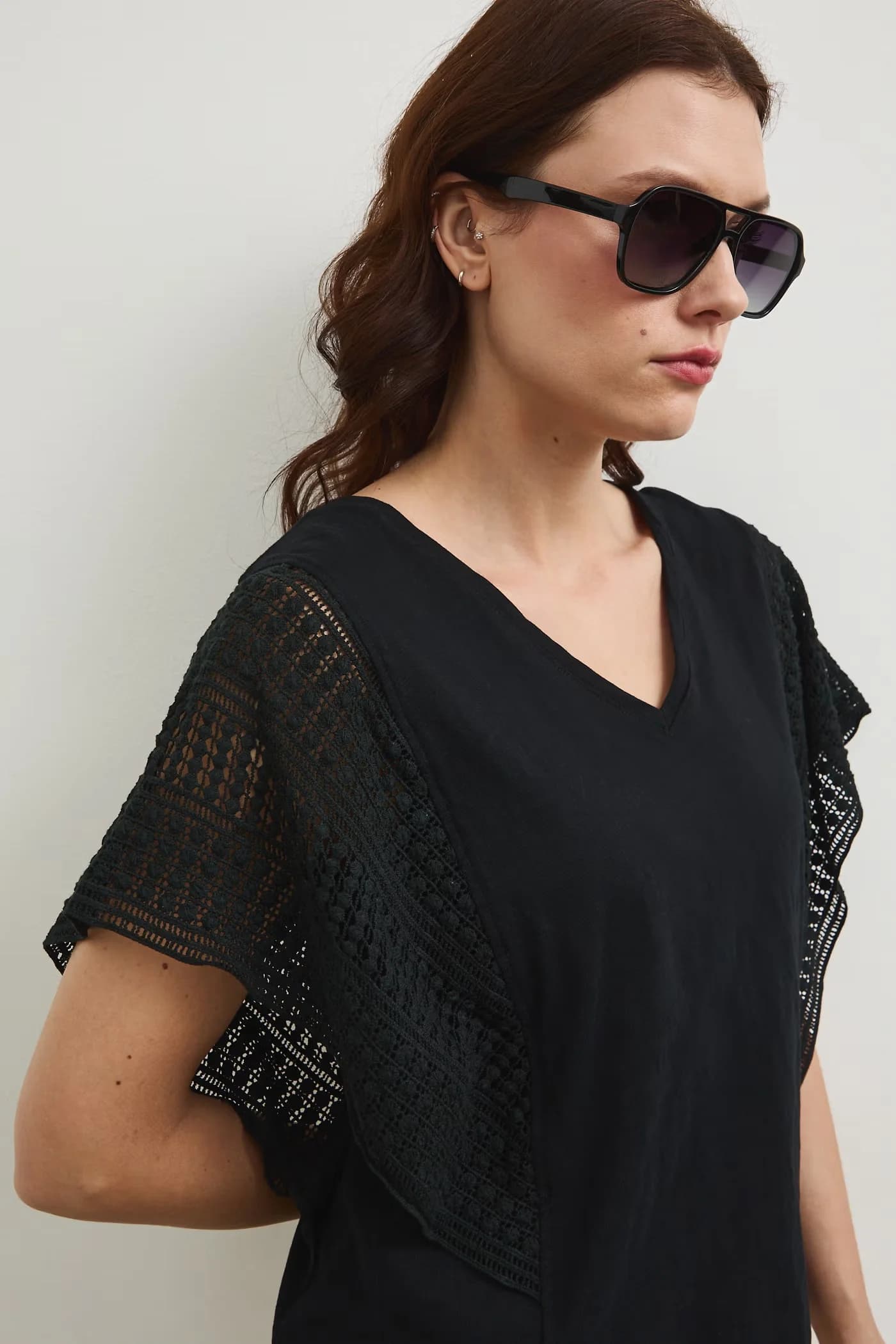 Двусторонняя хлопковая футболка черная для женщин - фото 4