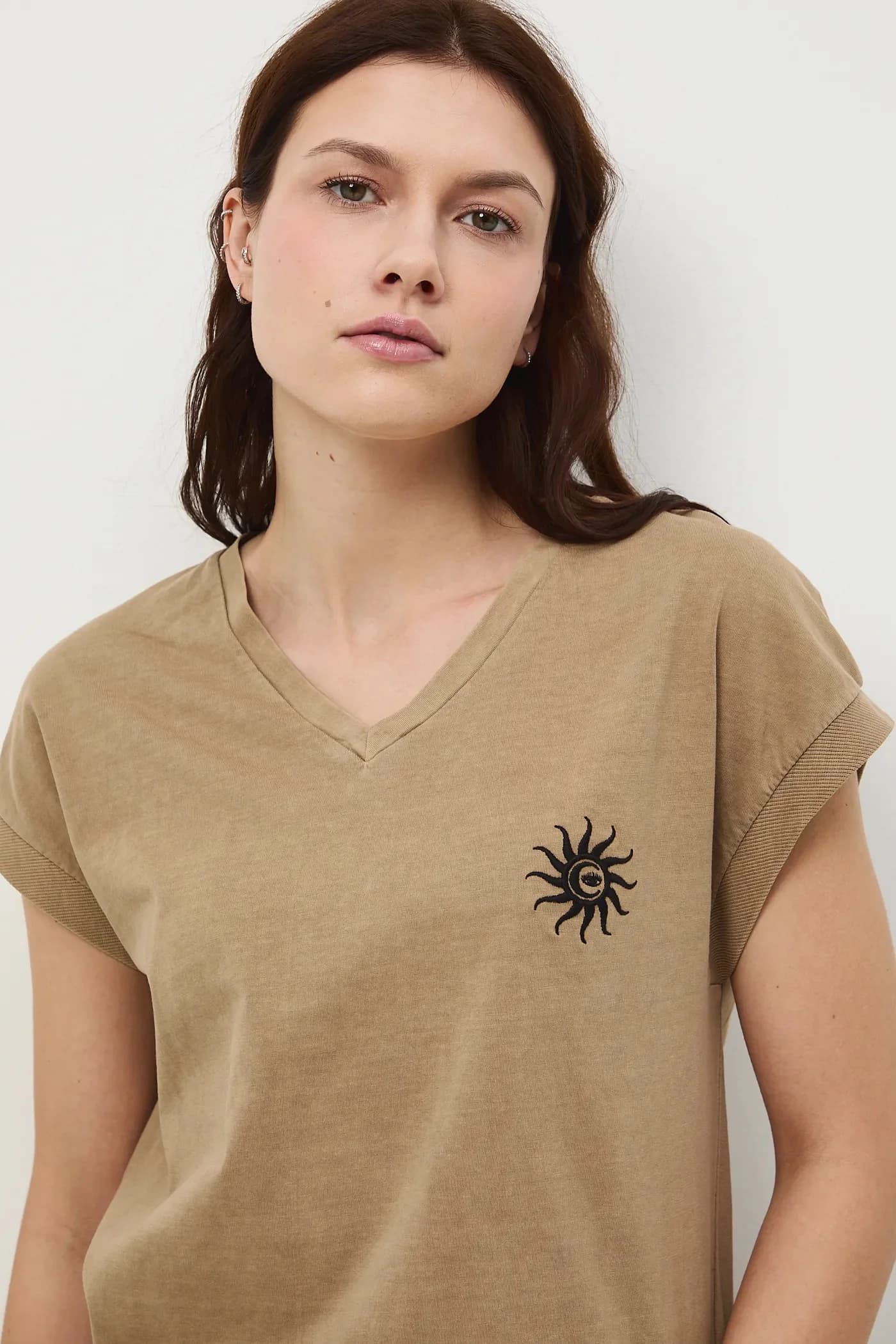 Хлопковая футболка бежевая для женщин - фото 4