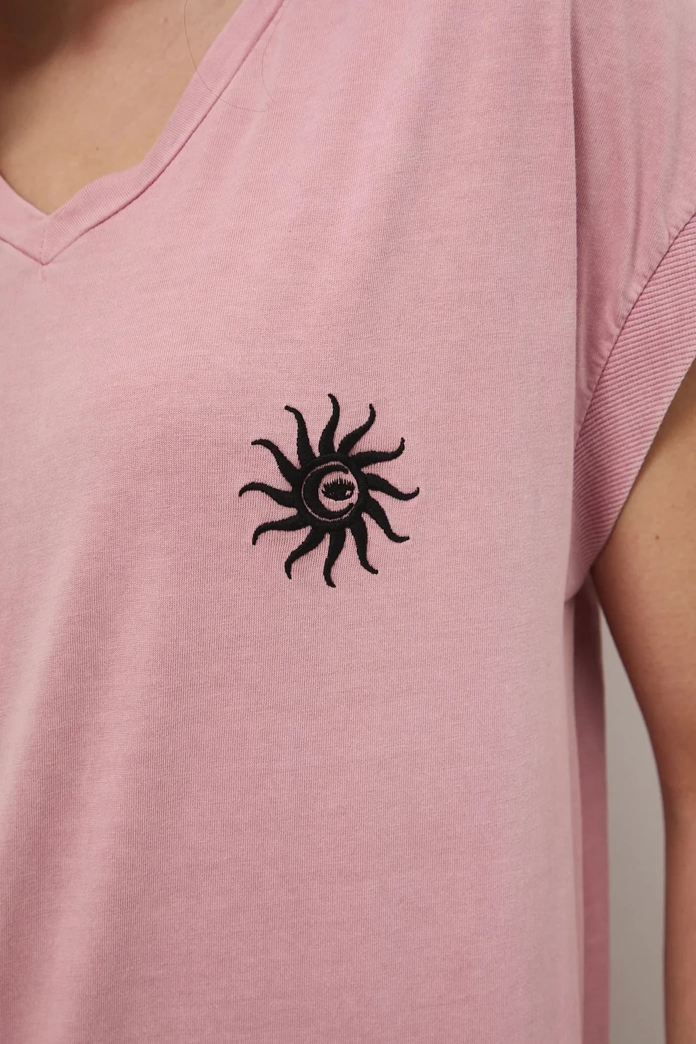 Хлопковая футболка розовая для женщин - фото 5