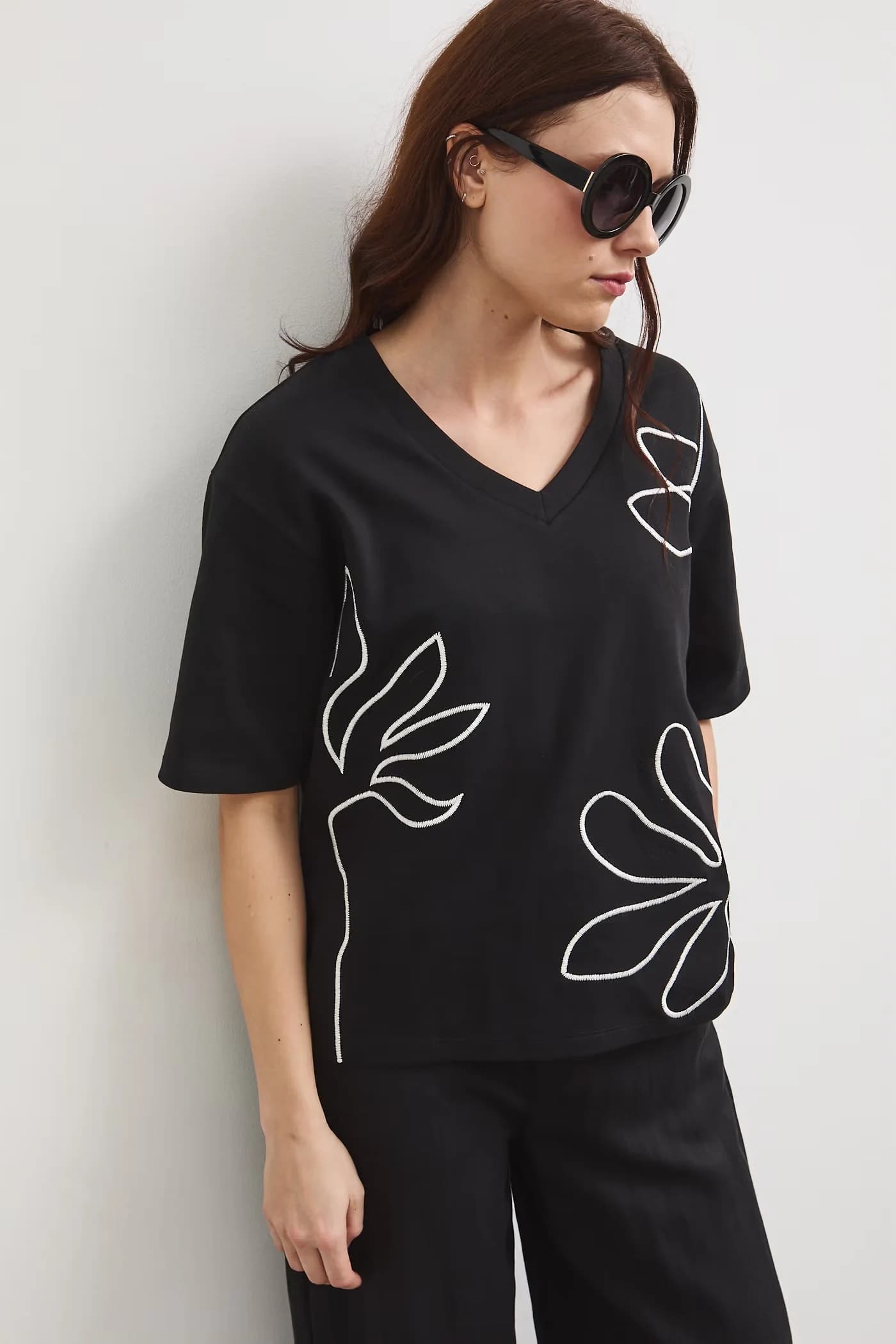 Хлопковая футболка черная для женщин - фото 4