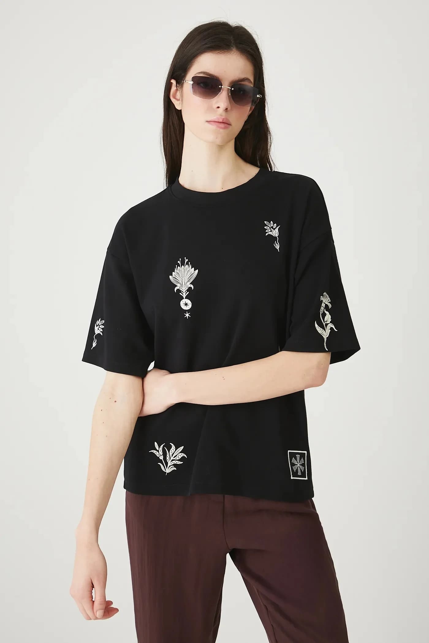 футболка черная для женщин