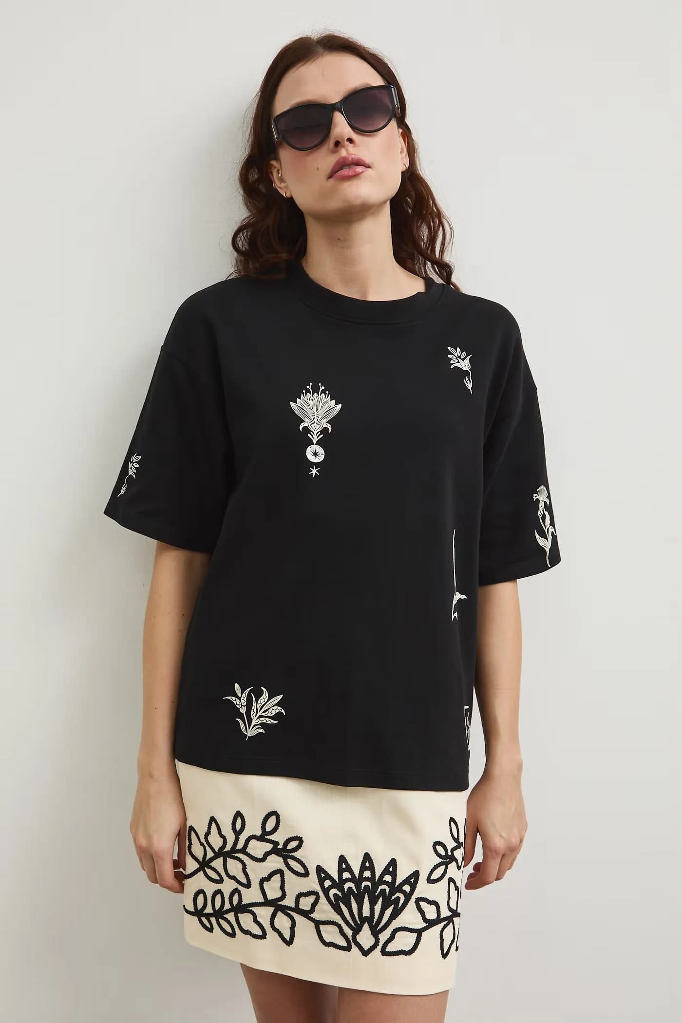 футболка черная для женщин - фото 3