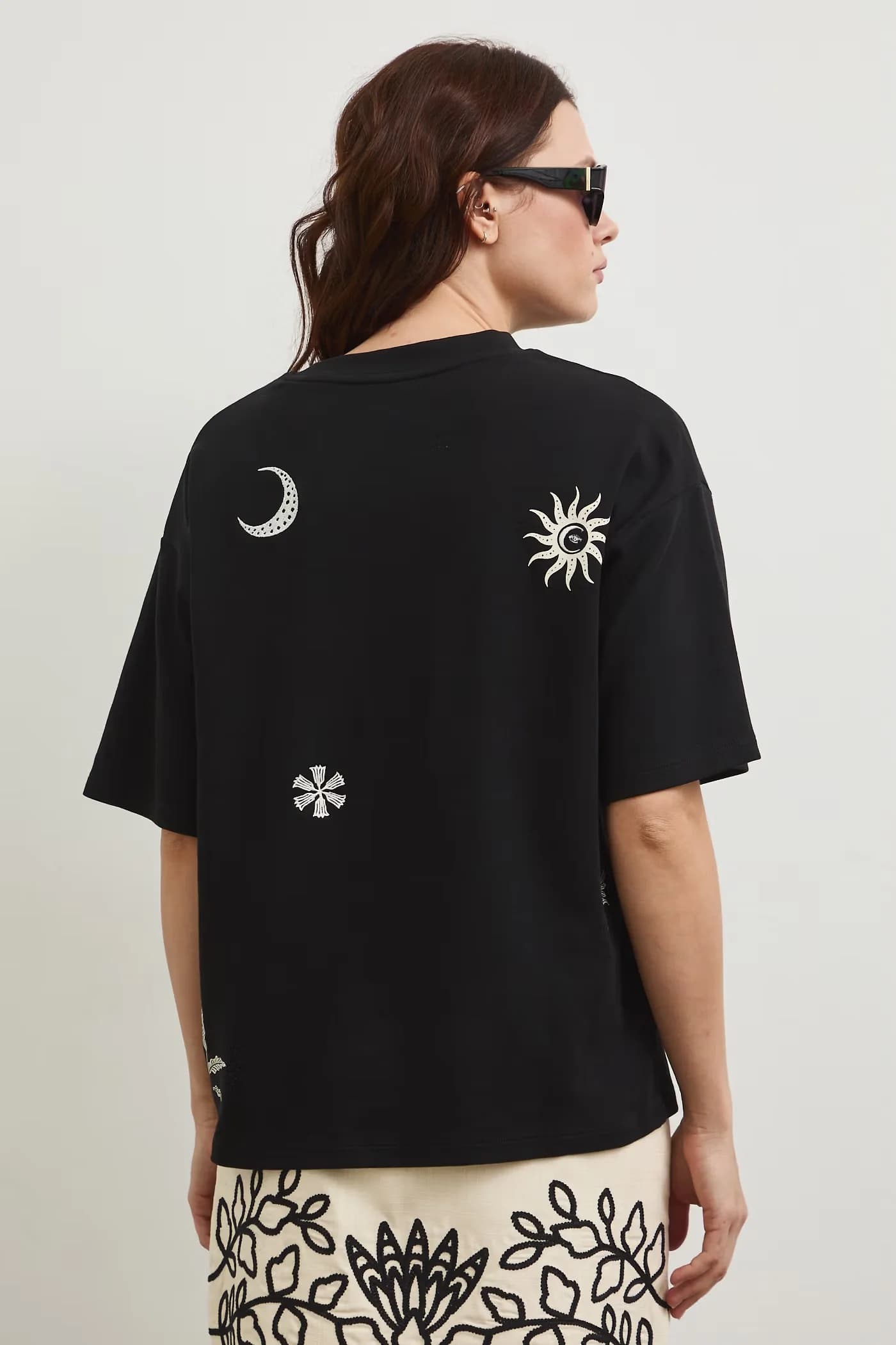 футболка черная для женщин - фото 4