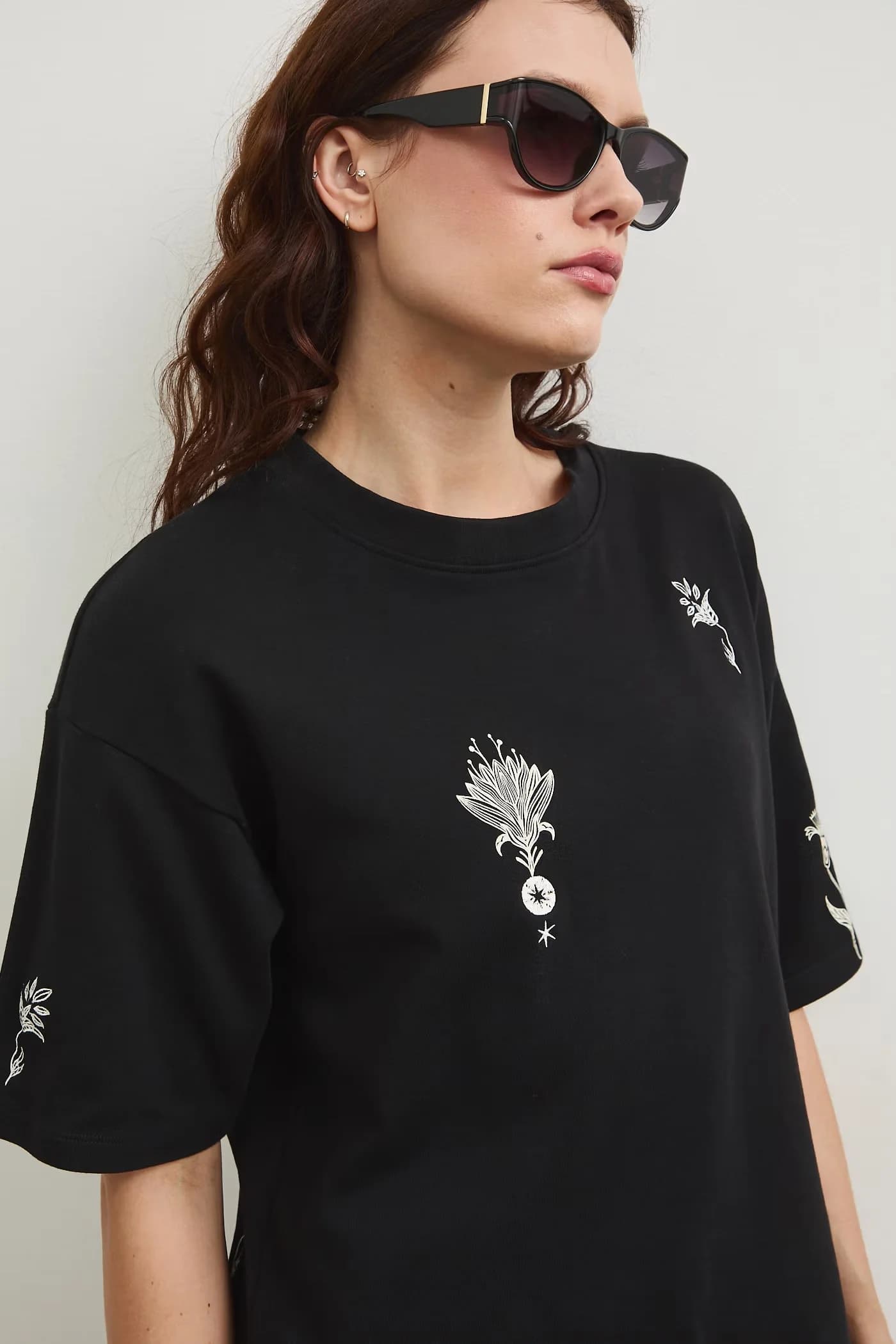 футболка черная для женщин - фото 5