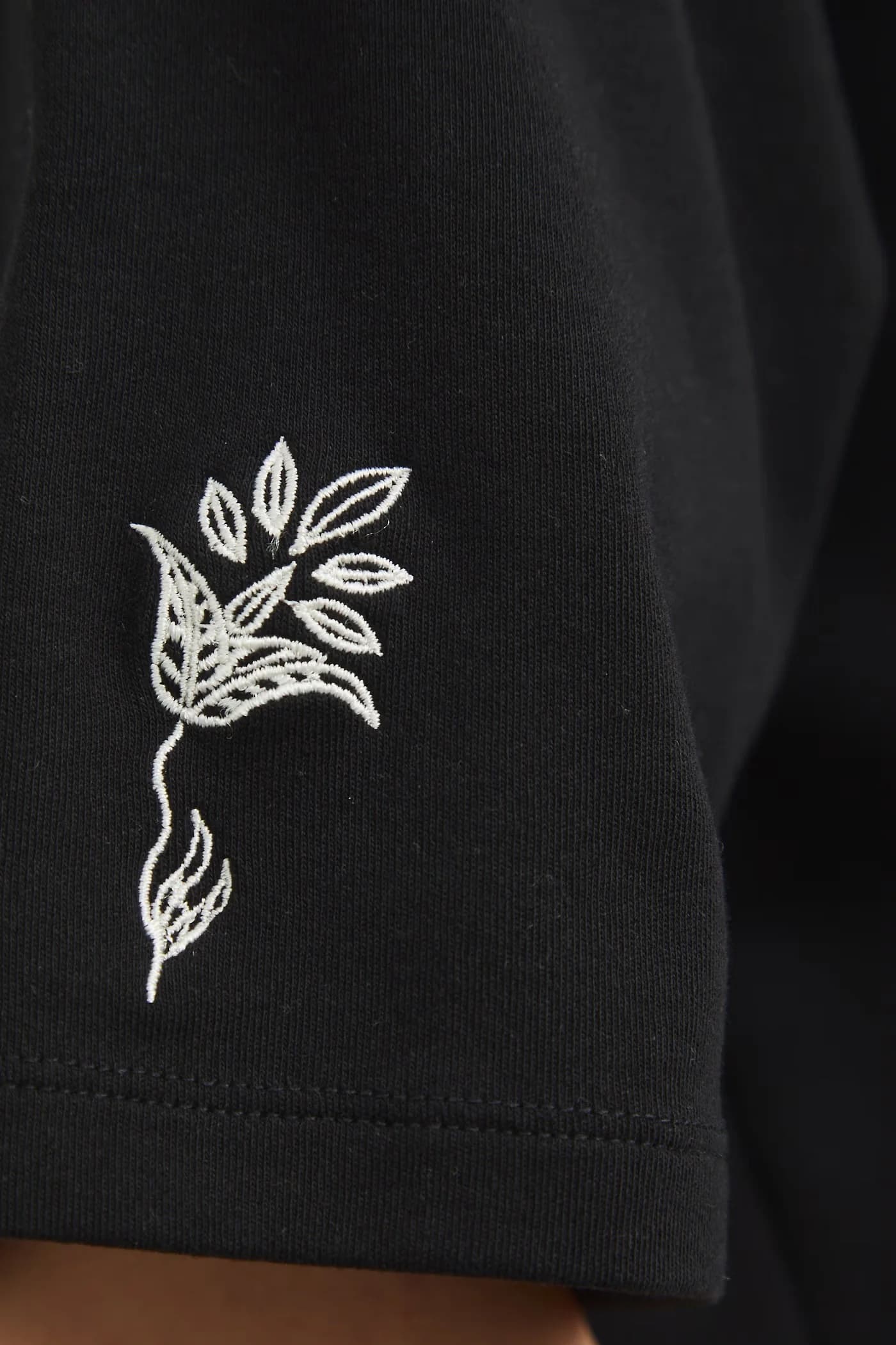 футболка черная для женщин - фото 6